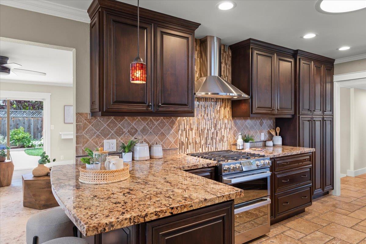 1595 Edmond Ct