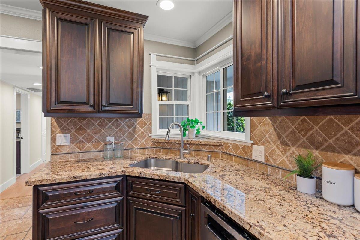 1595 Edmond Ct