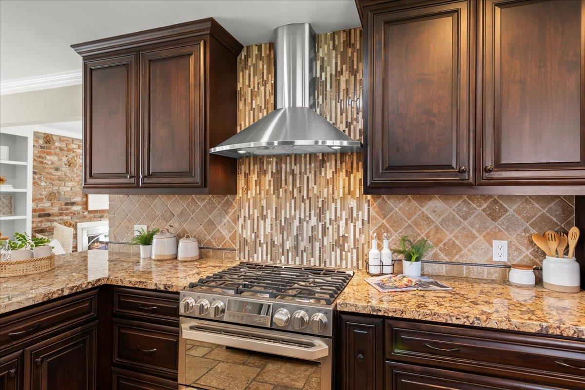 1595 Edmond Ct