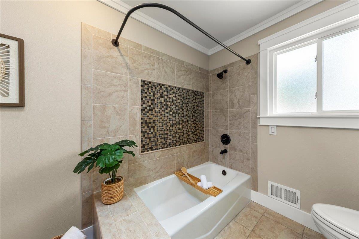1595 Edmond Ct