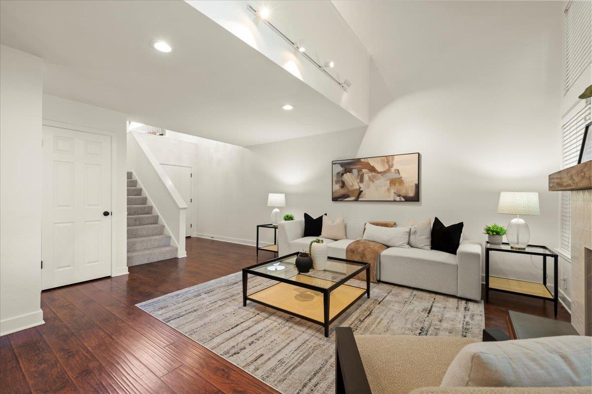 17380 Carriage Lamp Way