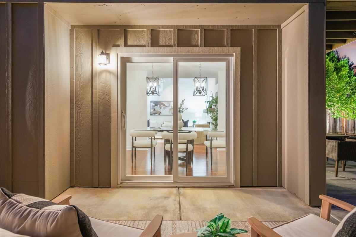 17380 Carriage Lamp Way