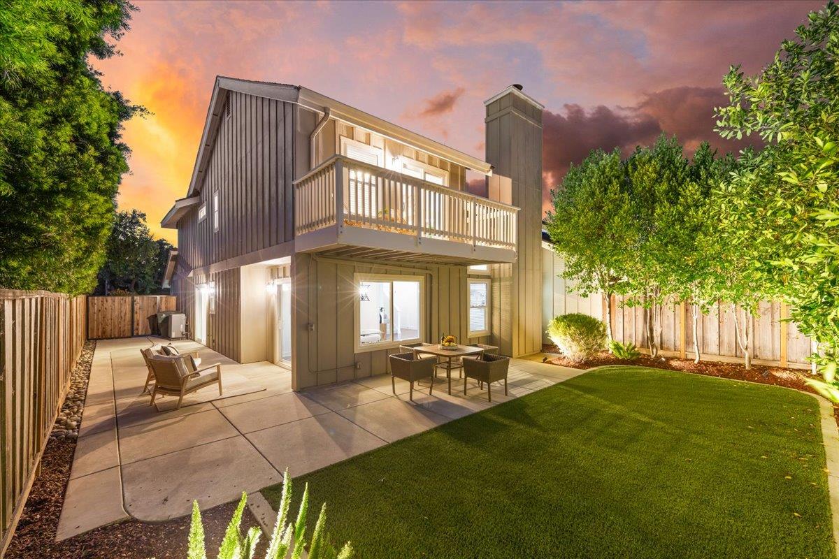 17380 Carriage Lamp Way