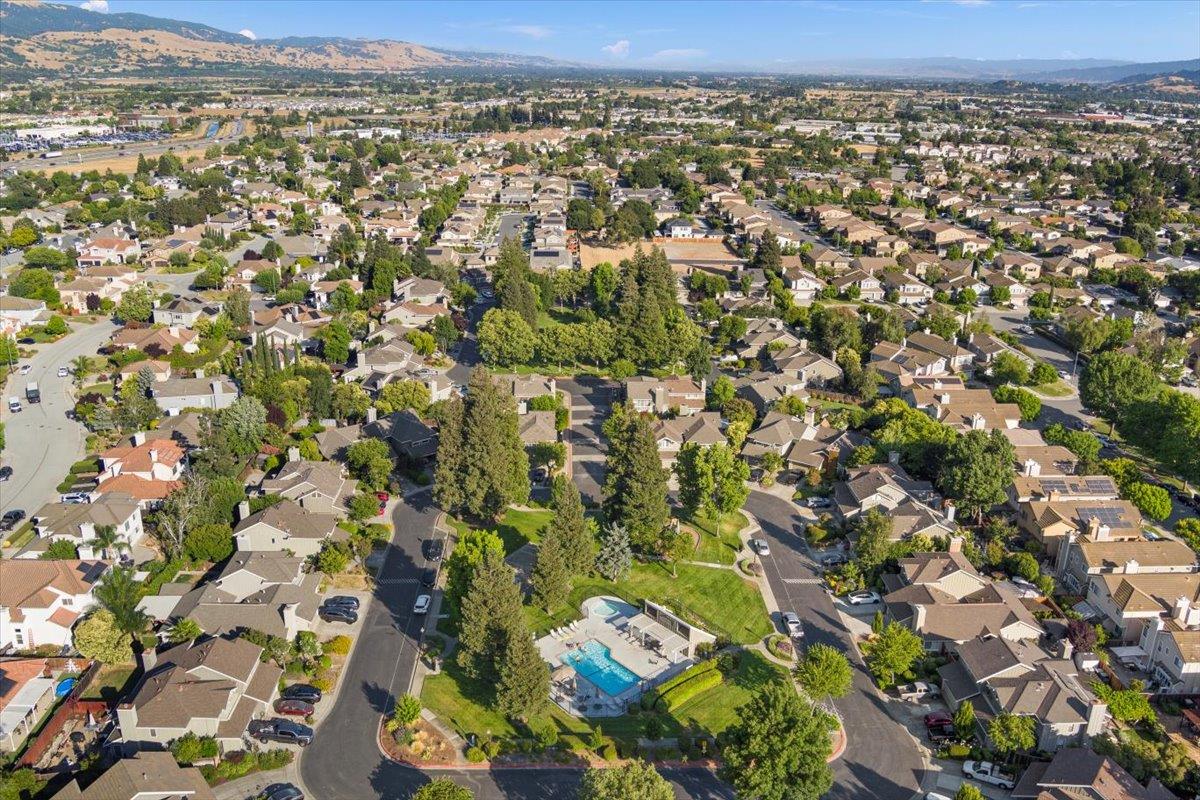 17380 Carriage Lamp Way