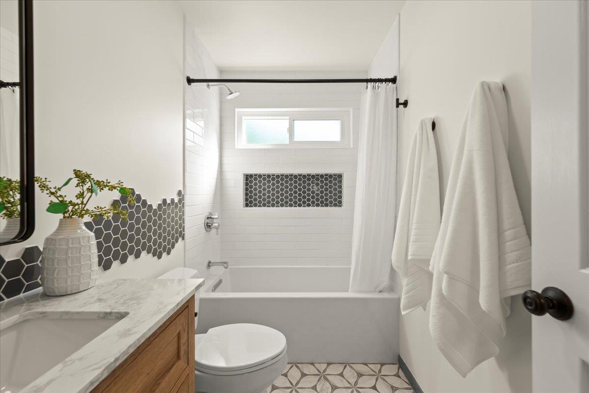 17380 Carriage Lamp Way