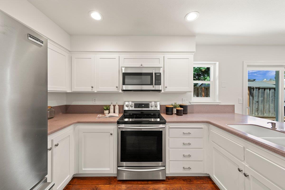 17380 Carriage Lamp Way