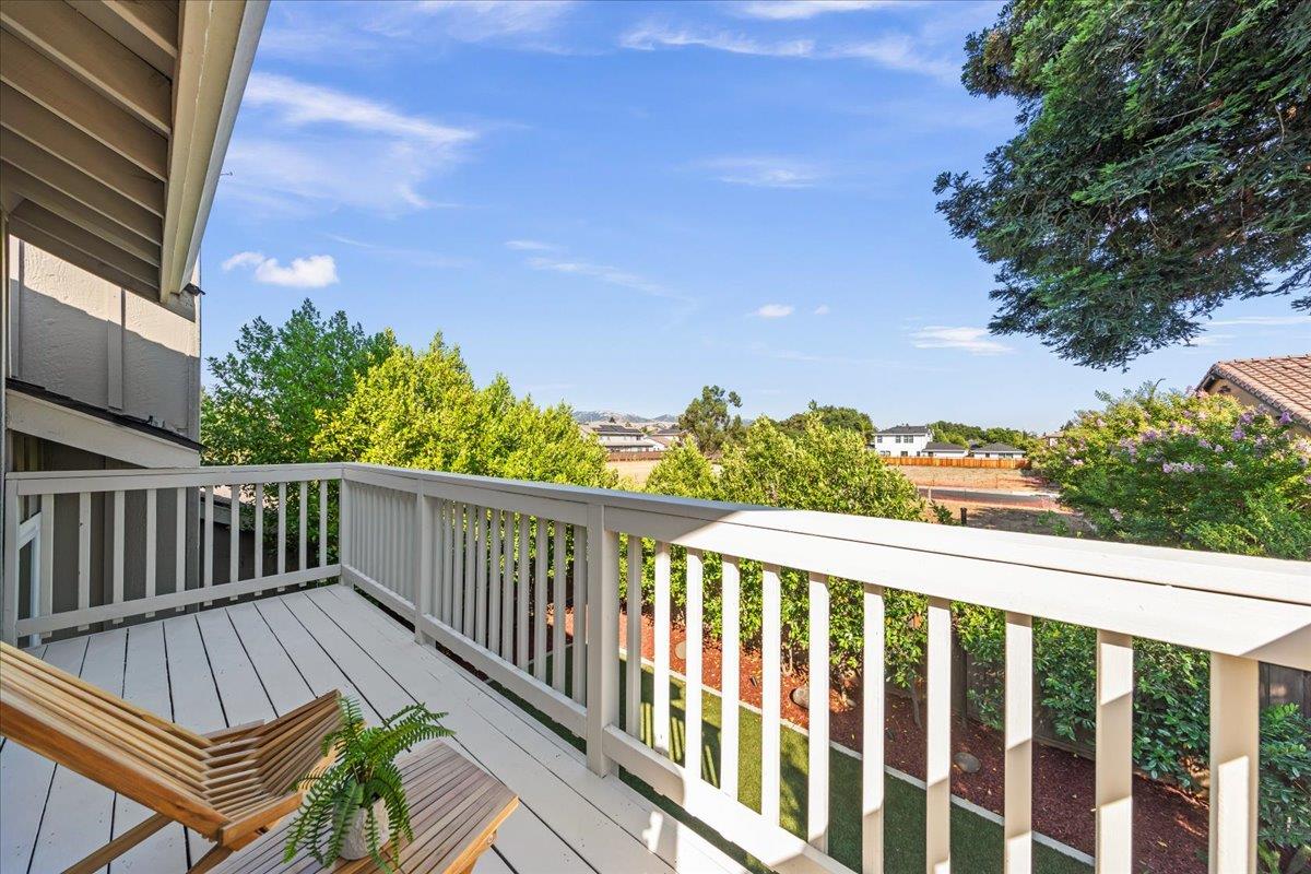 17380 Carriage Lamp Way