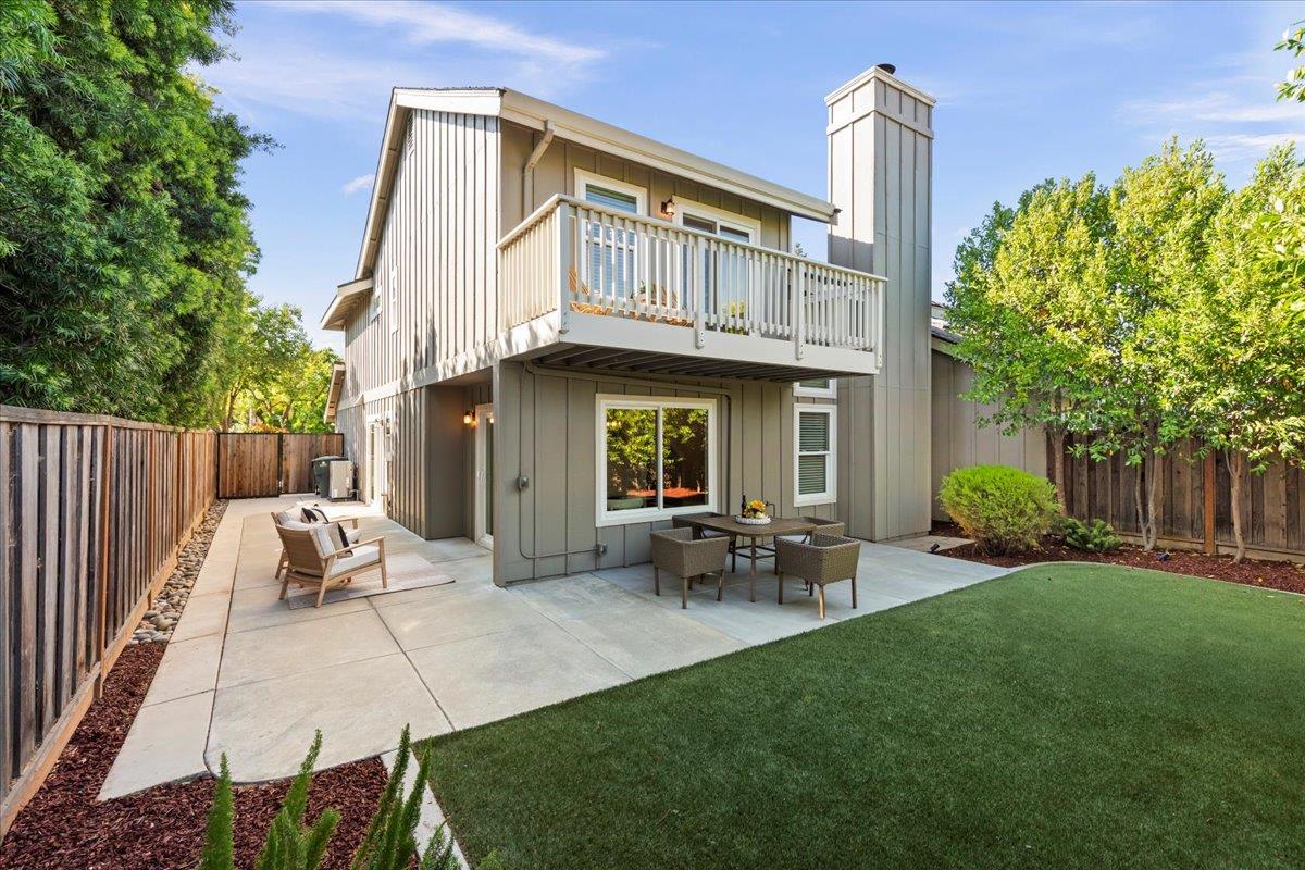 17380 Carriage Lamp Way