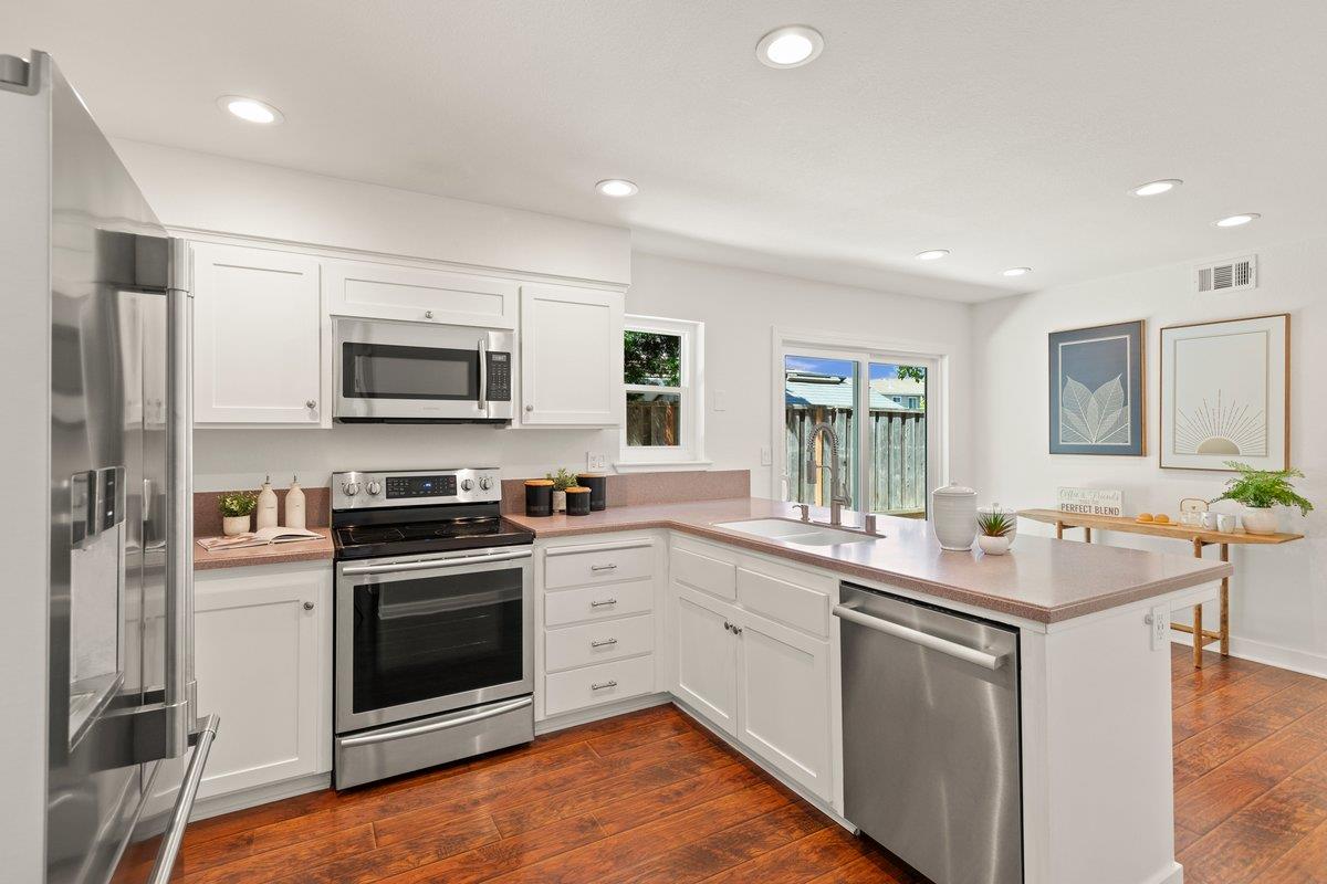 17380 Carriage Lamp Way