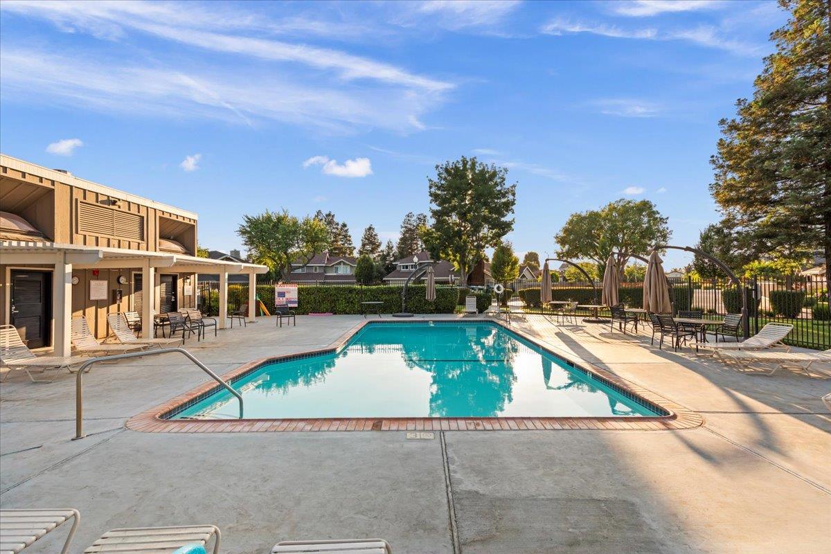 17380 Carriage Lamp Way