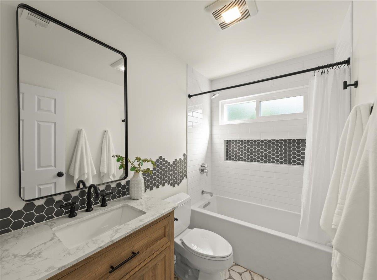 17380 Carriage Lamp Way