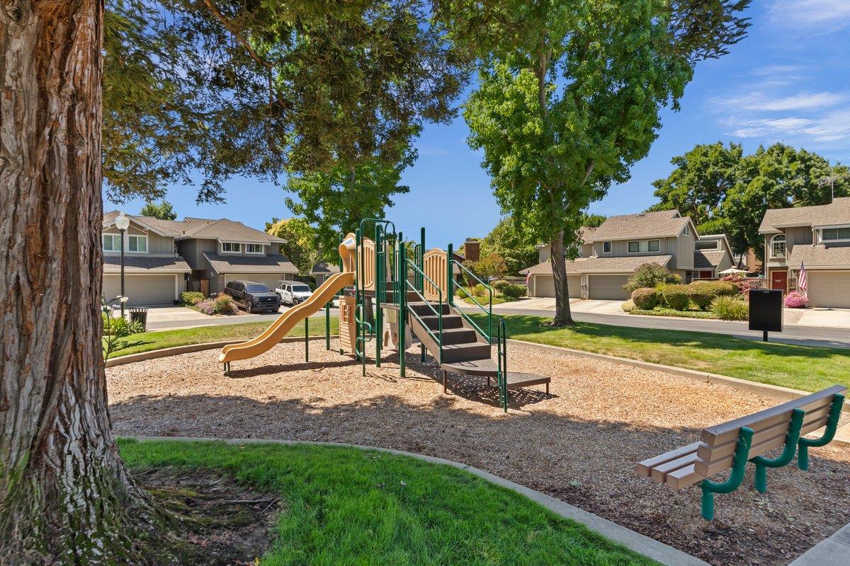 17380 Carriage Lamp Way