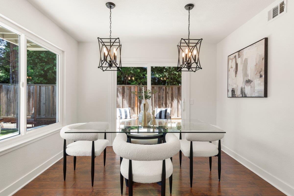 17380 Carriage Lamp Way