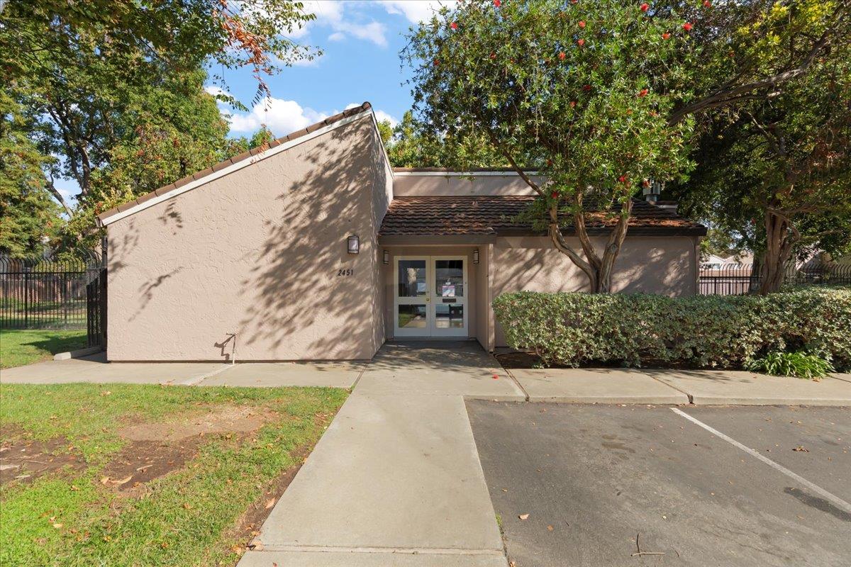 2576 Knightsbridge Lane