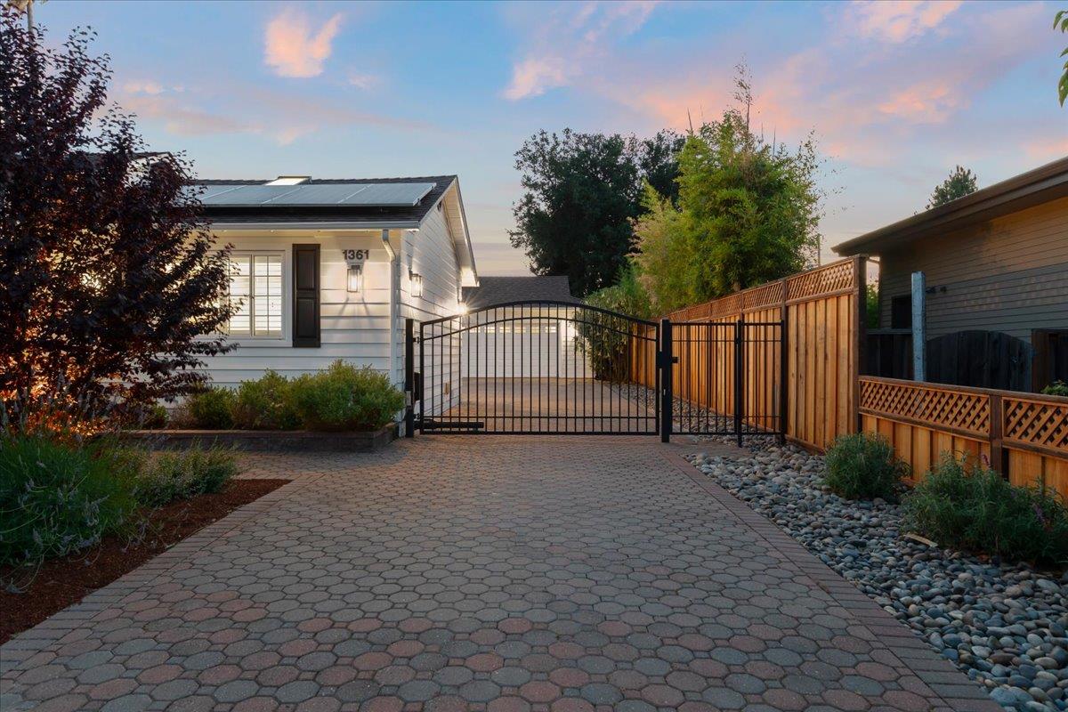 1361 Flora Avenue