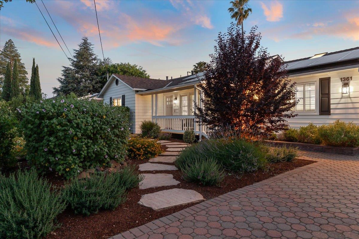 1361 Flora Avenue