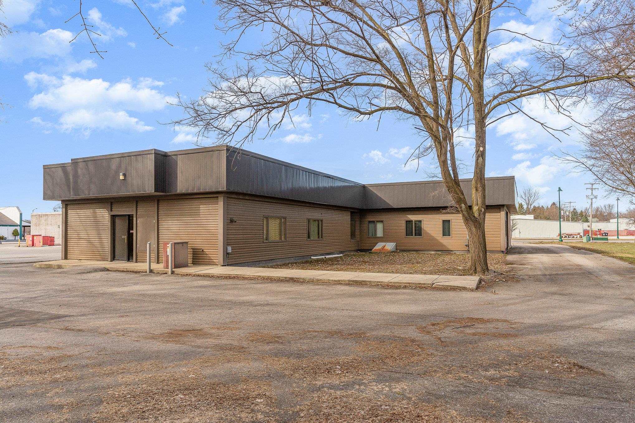 3588 Center Avenue