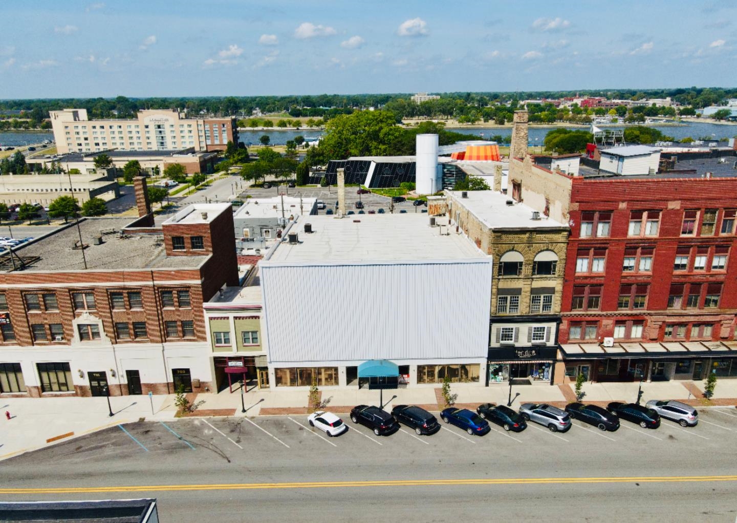 711 Washington Avenue