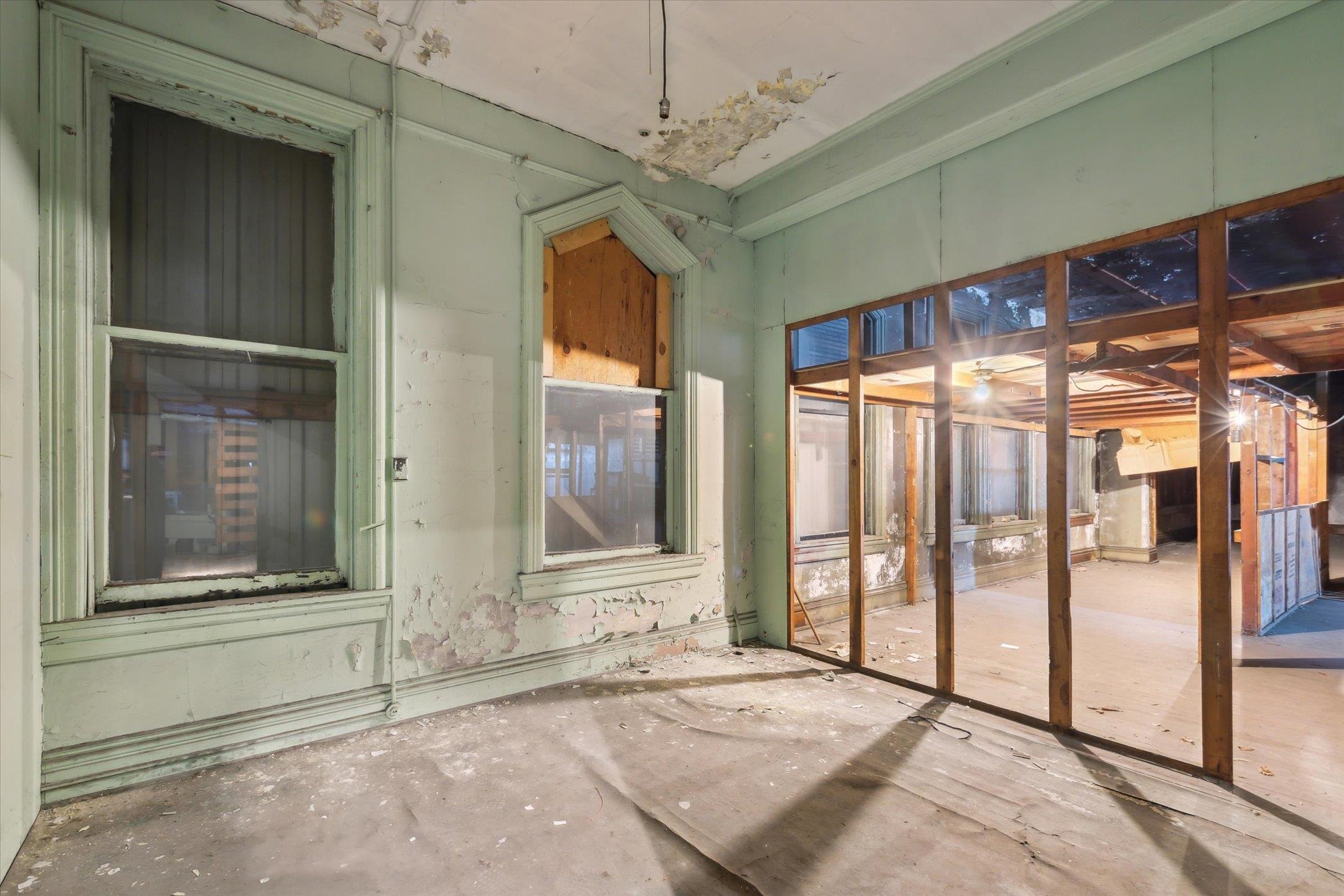 711 Washington Avenue