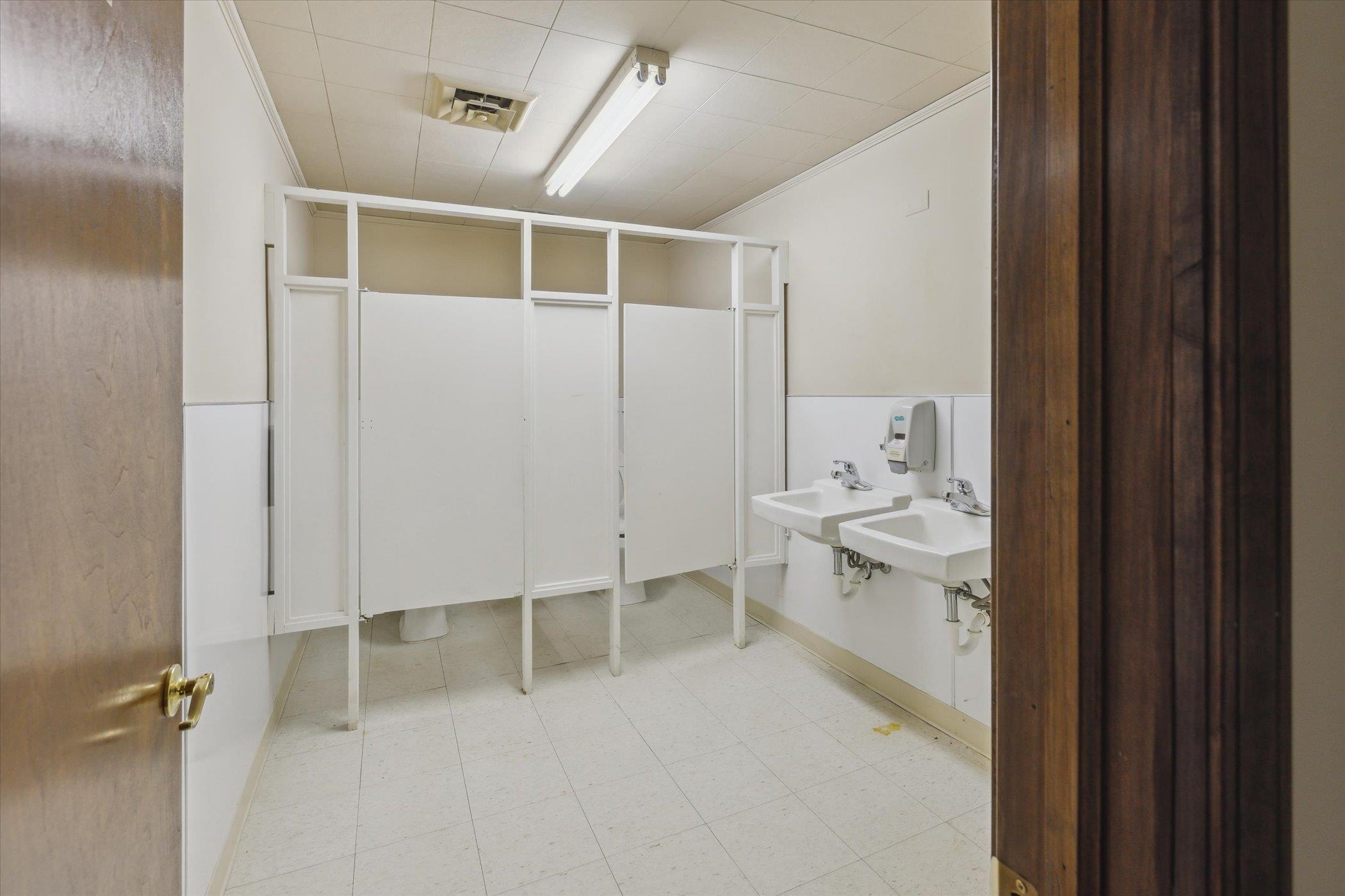 711 Washington Avenue