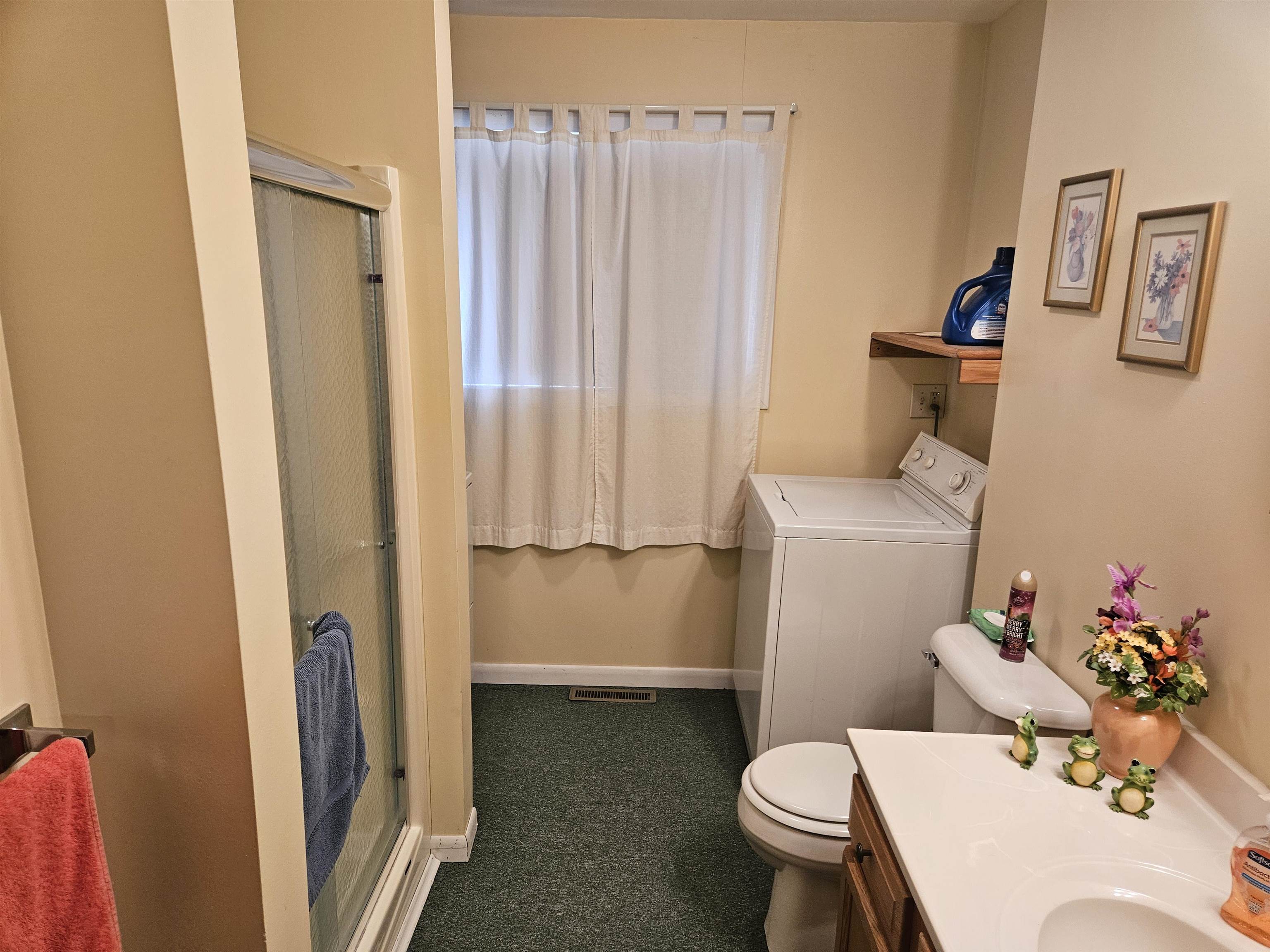 1645 W Essex Rd Common