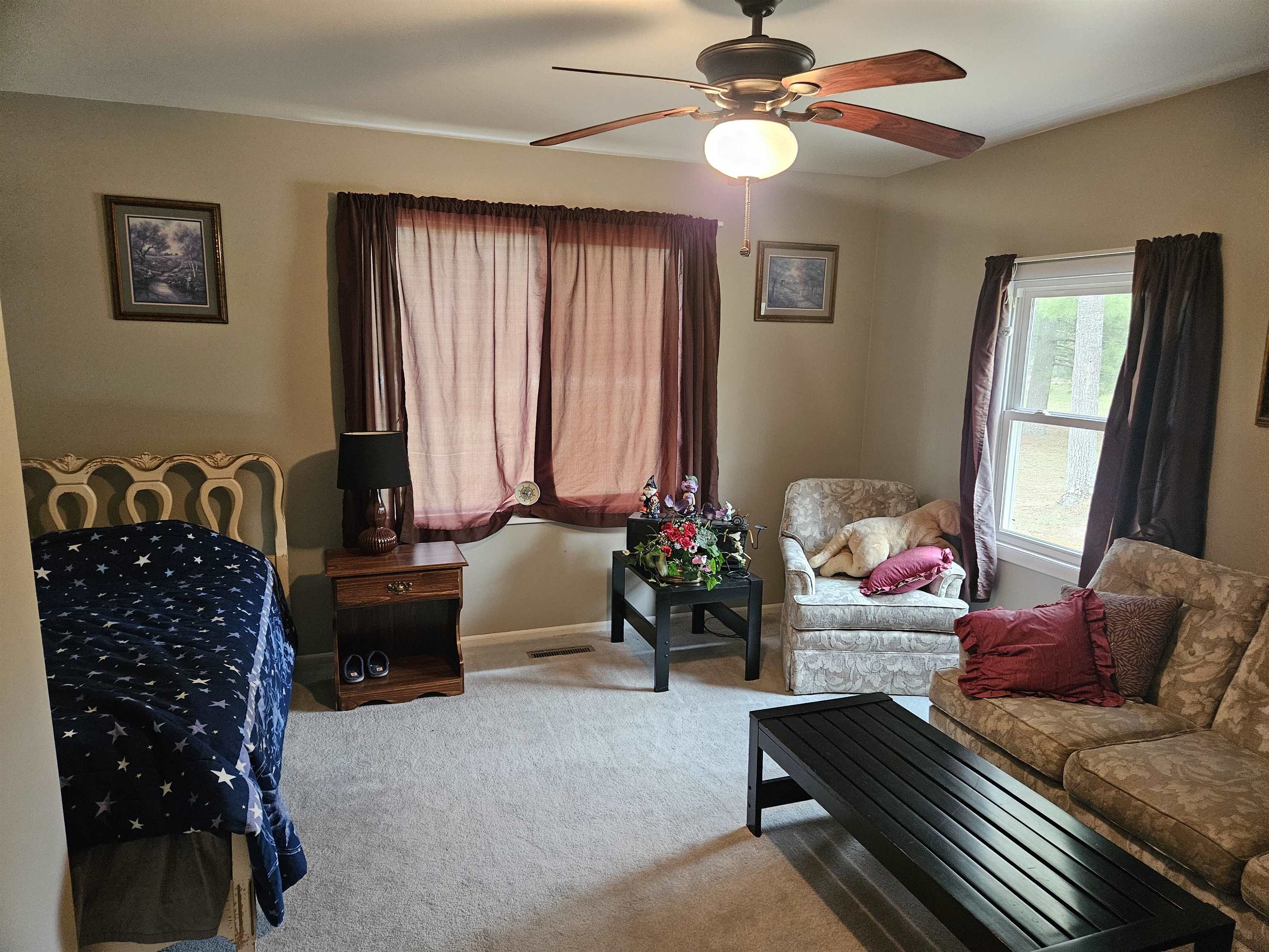 1645 W Essex Rd Common