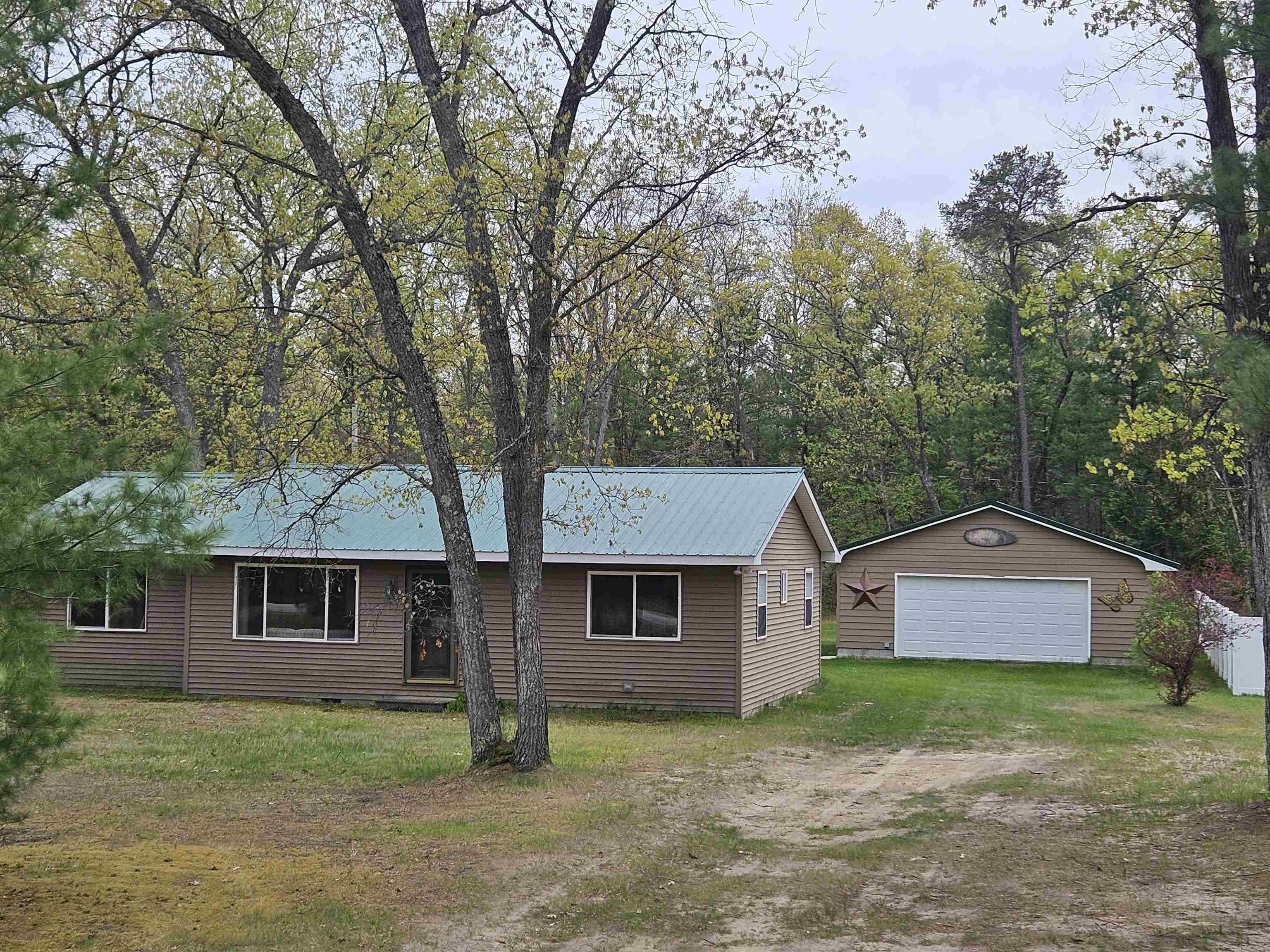 1645 W Essex Rd Common