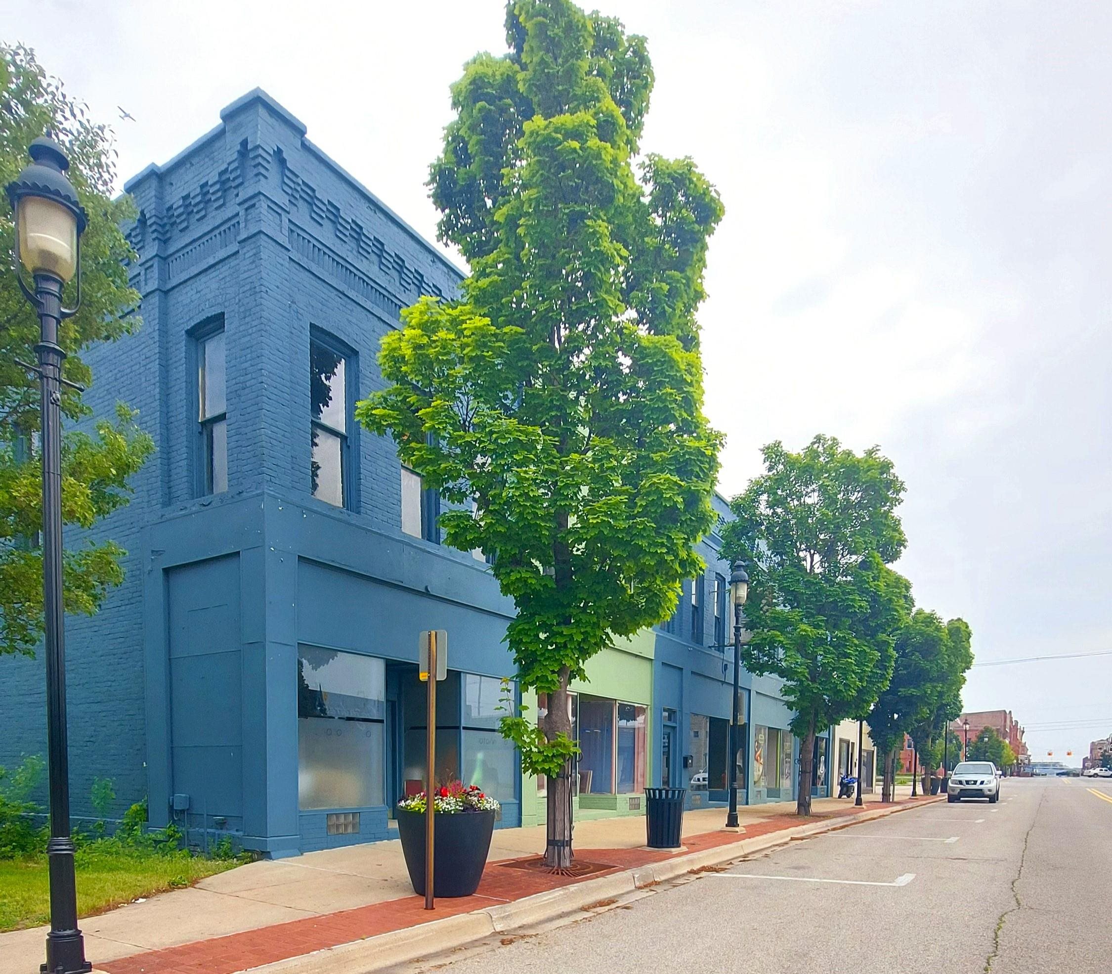 301 E Midland Street Unit: 303,305,307 1/2, 309 E Midland Street