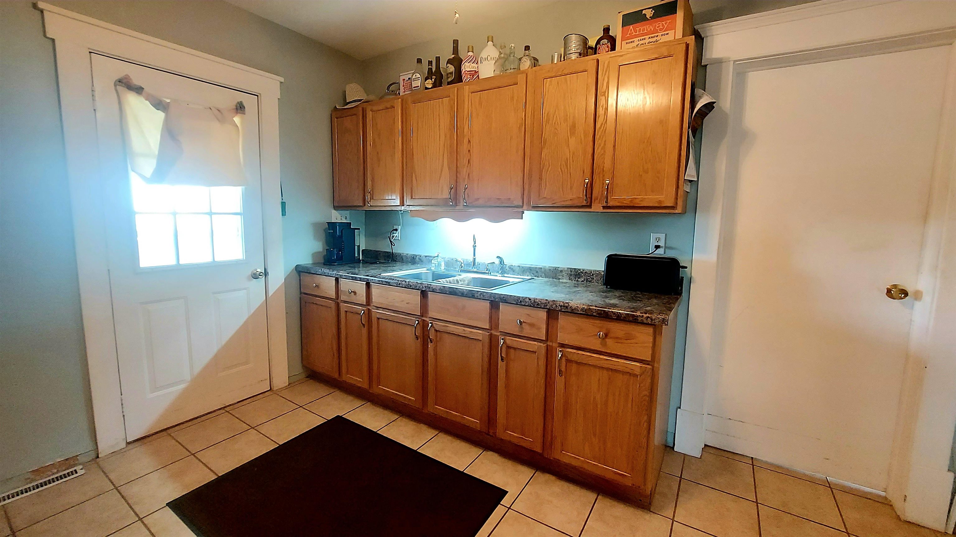 2392 W Dickerson Road