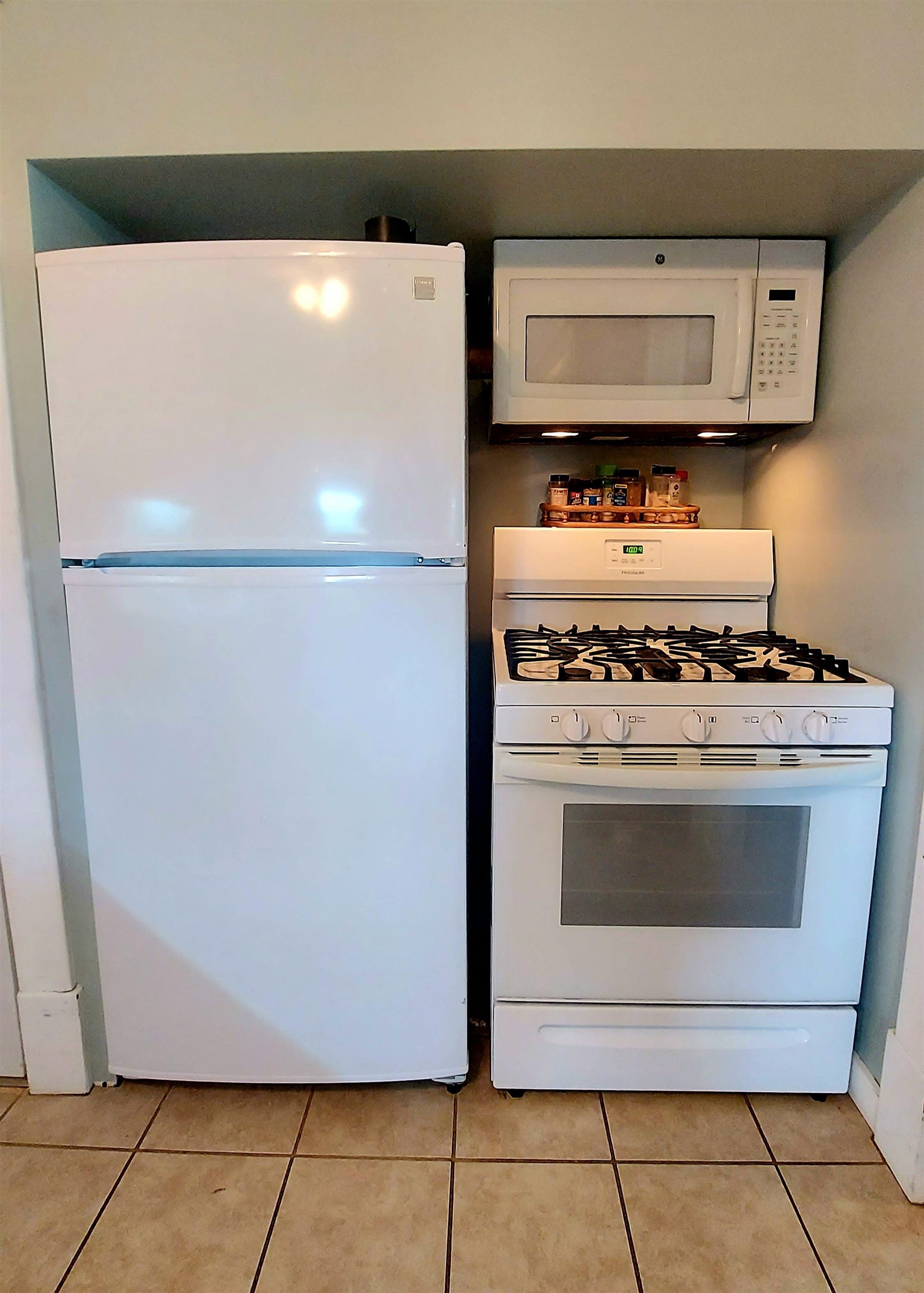 2392 W Dickerson Road