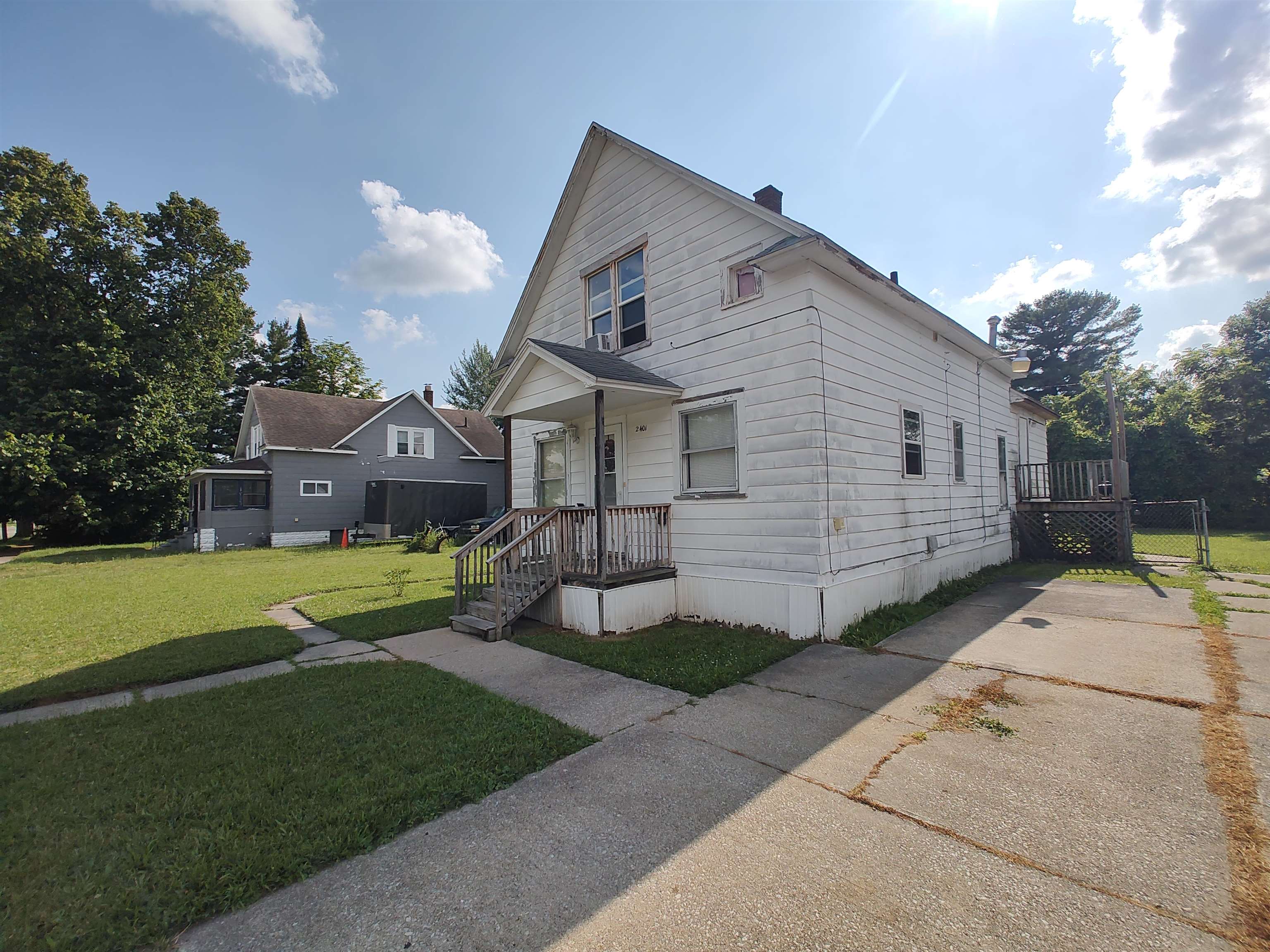 2401 Lowell Avenue