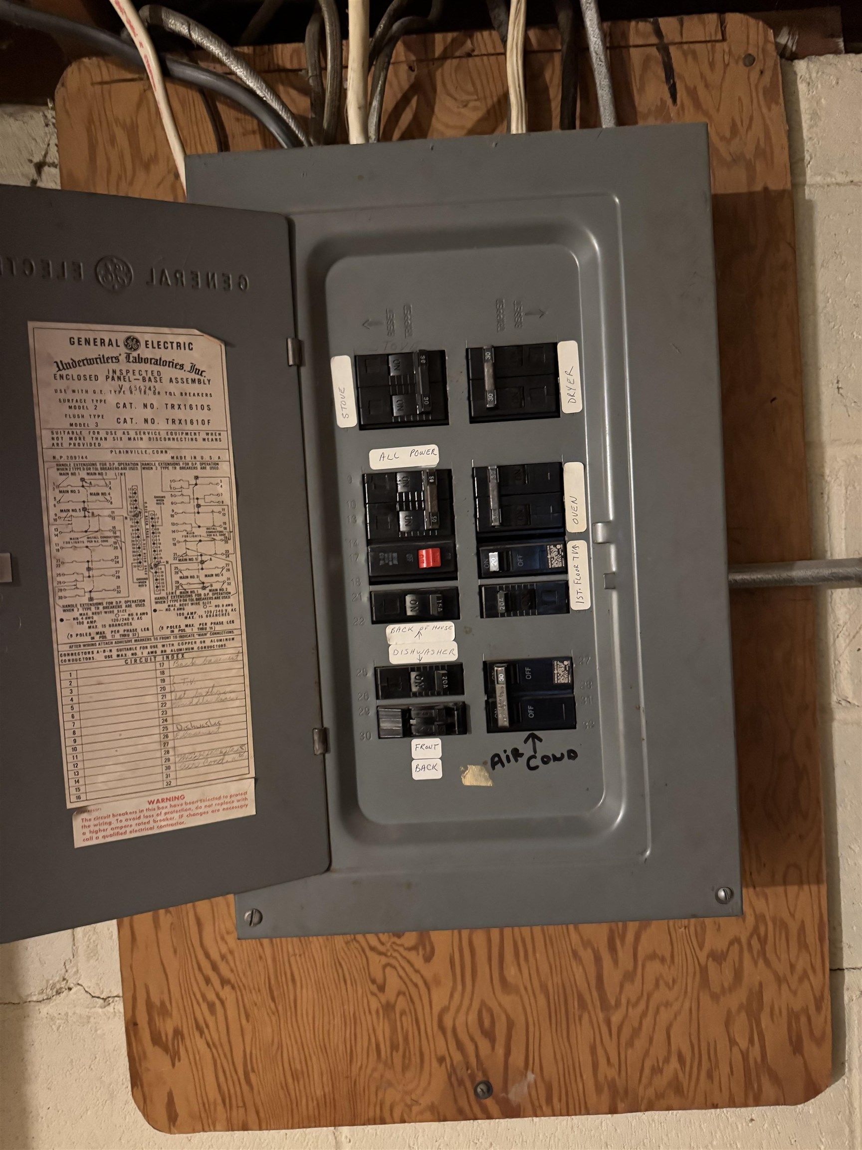 1913 N Brentwood Place