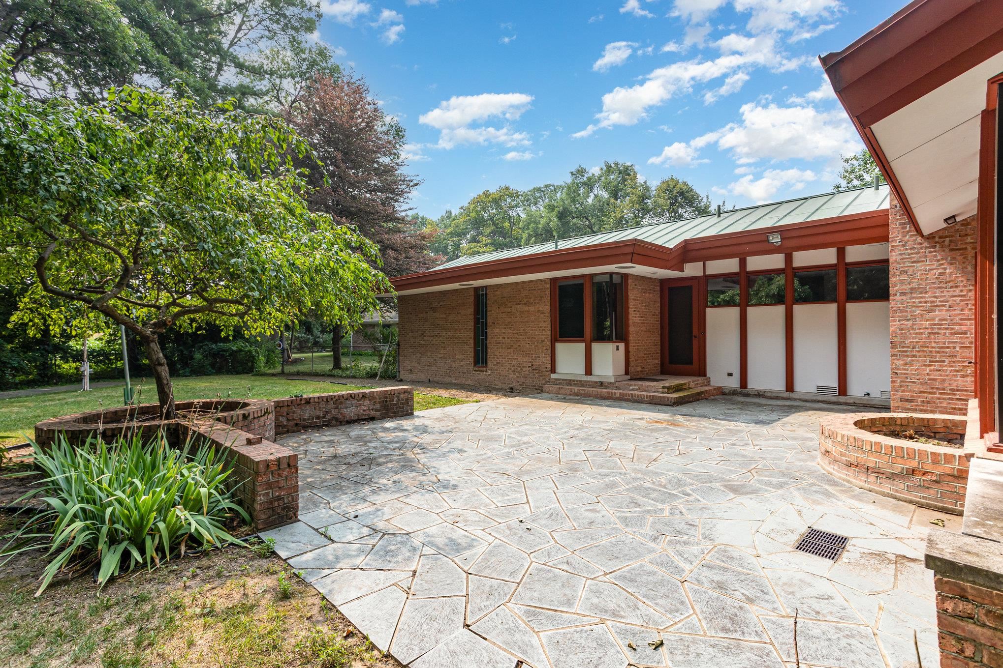 3077 Oakwood Court