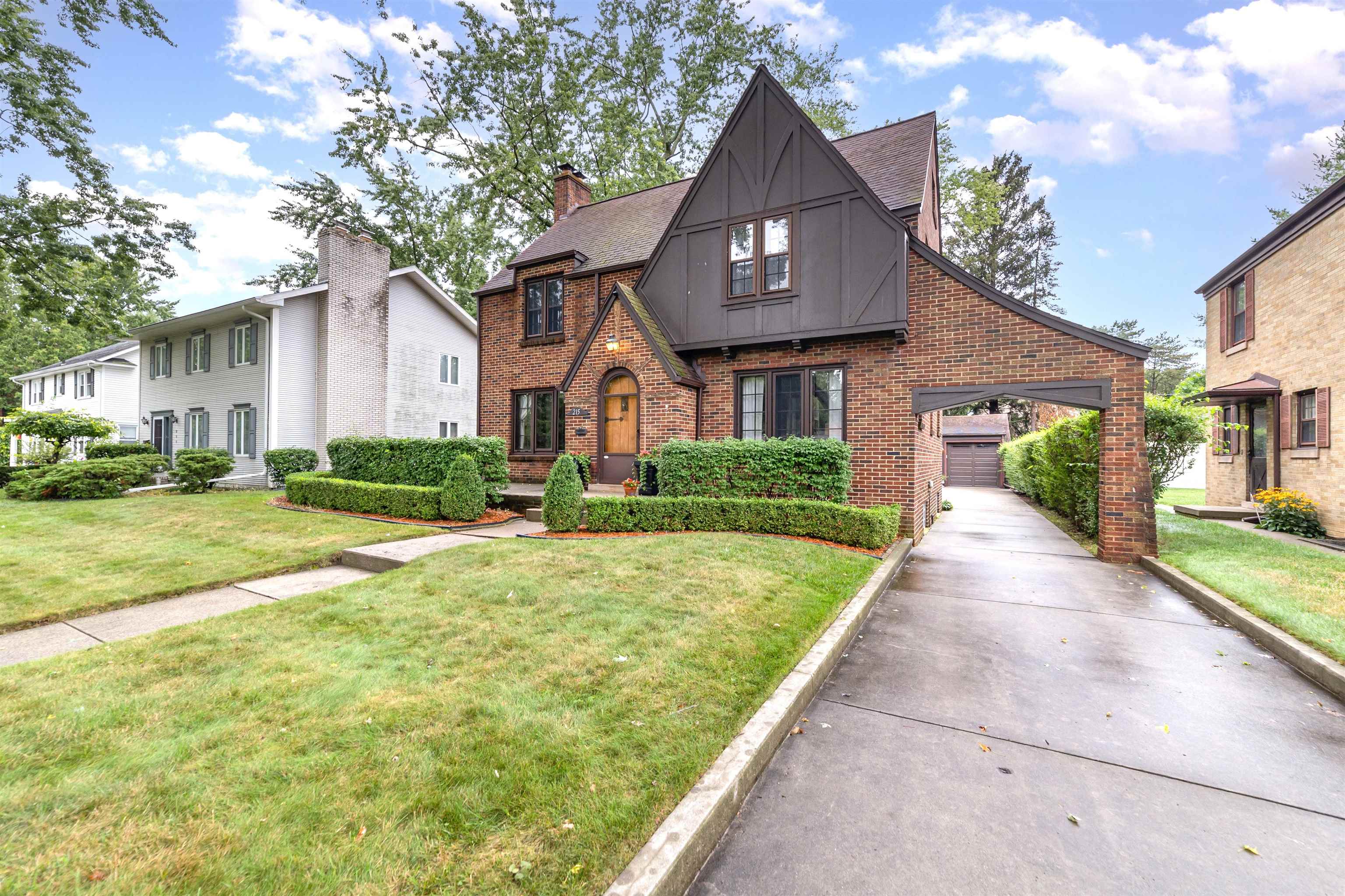 215 Ardussi Avenue