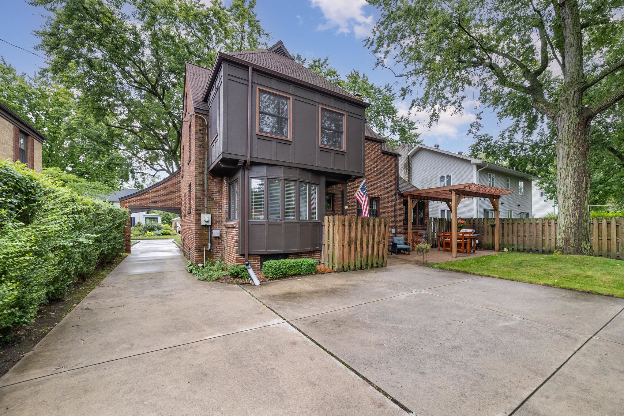 215 Ardussi Avenue