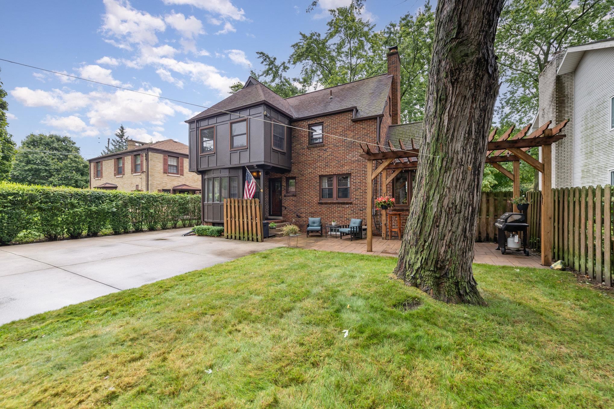215 Ardussi Avenue
