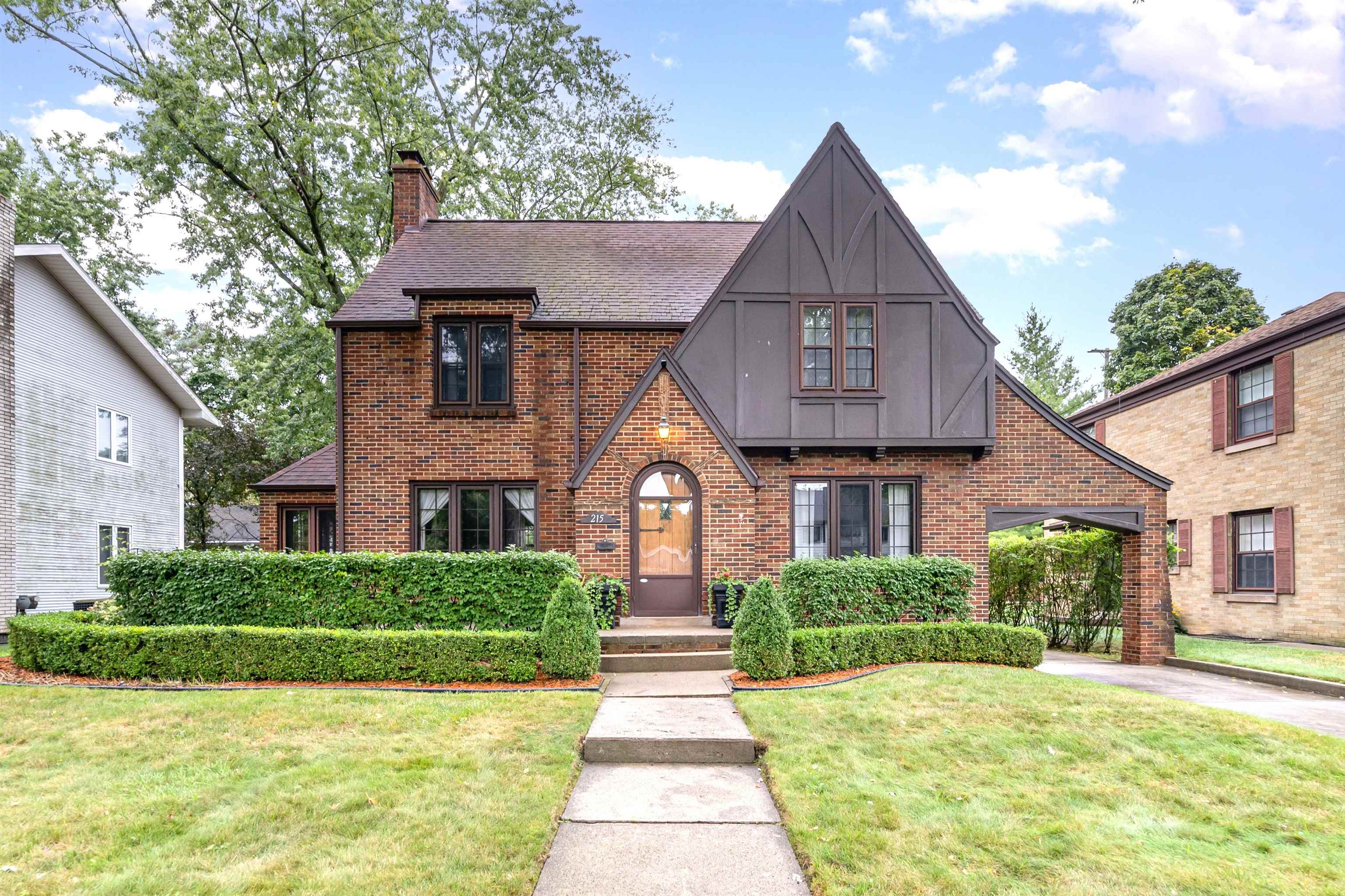 215 Ardussi Avenue
