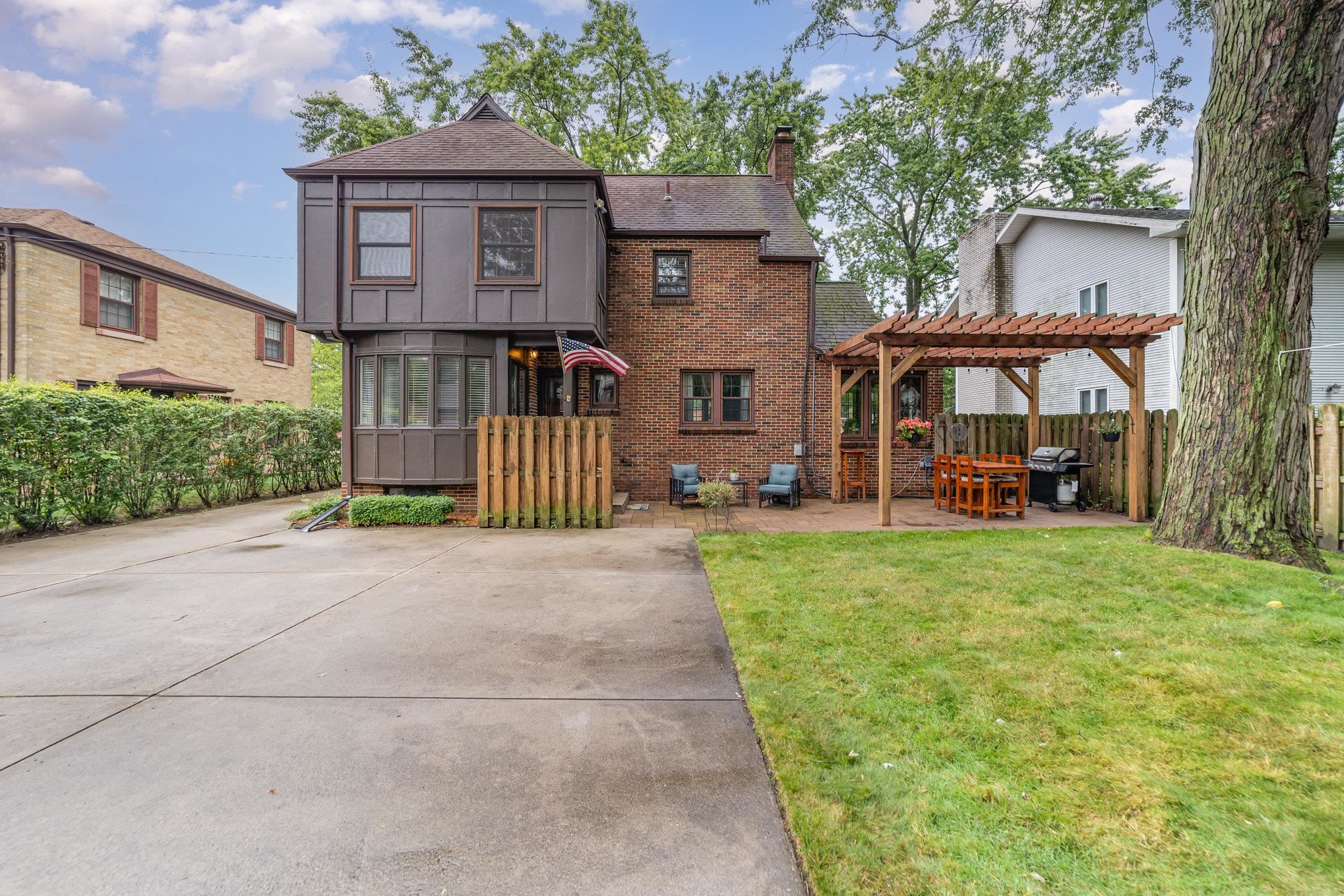 215 Ardussi Avenue
