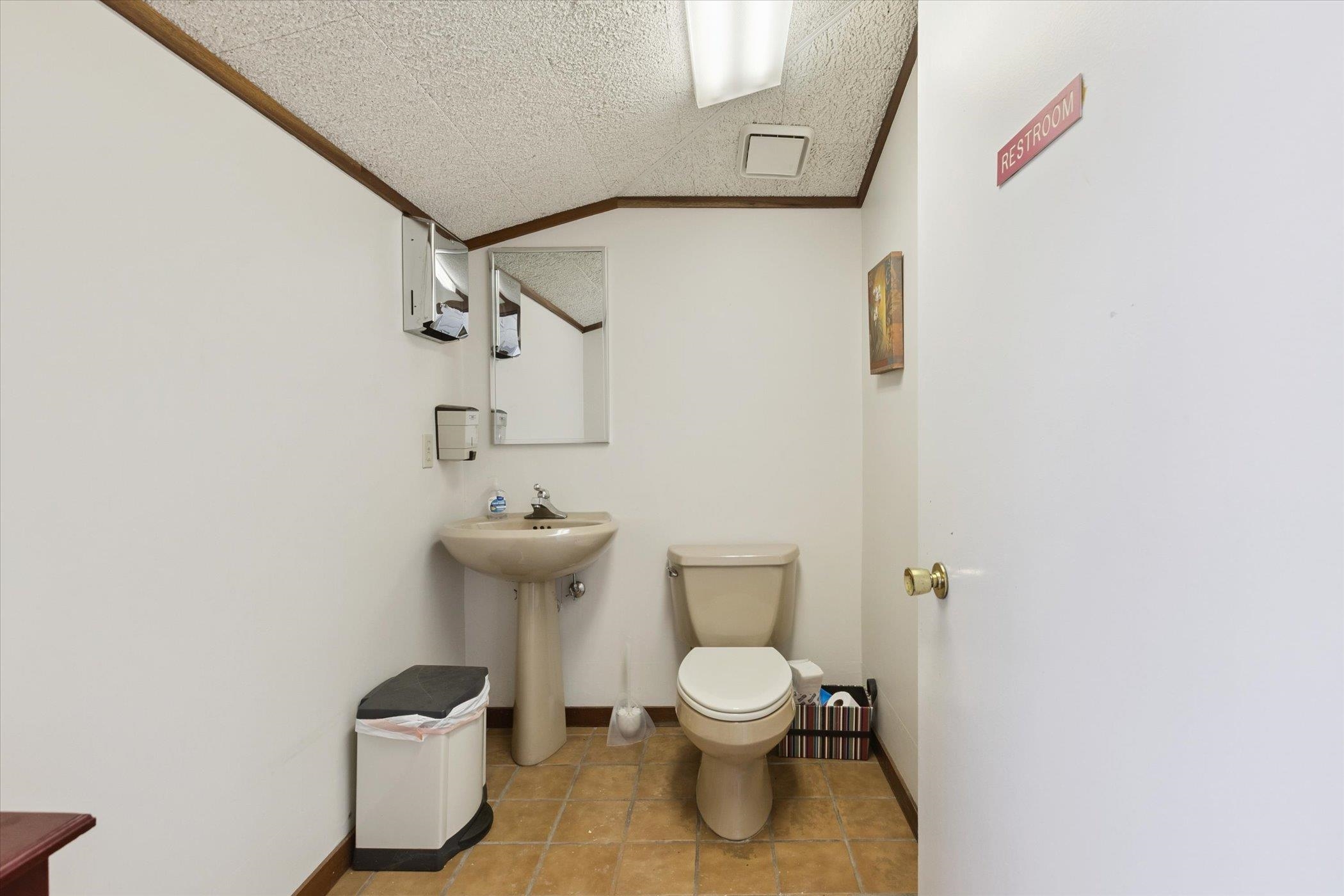 1003 Mulholland Street