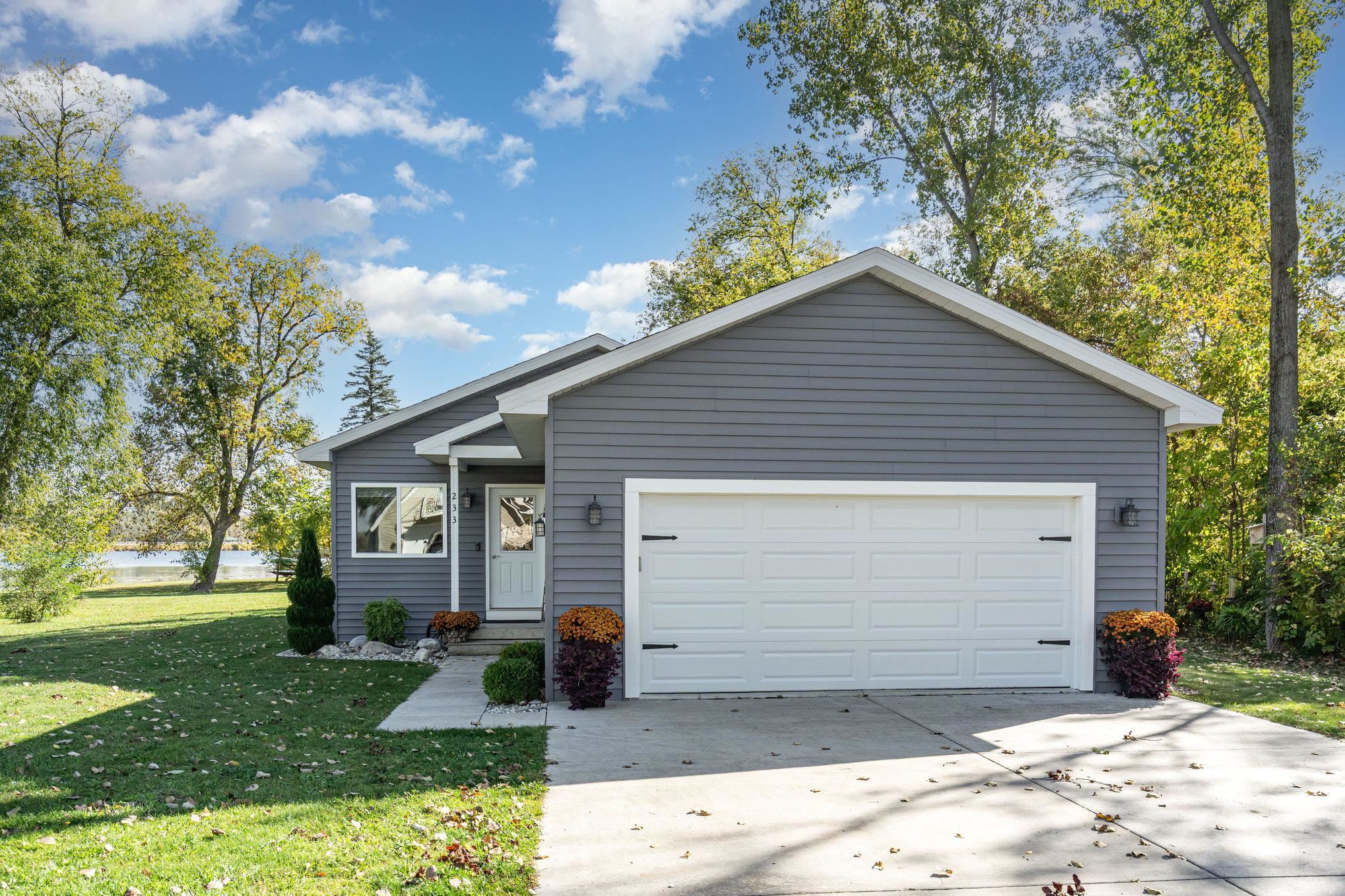 233 Lakeview Court