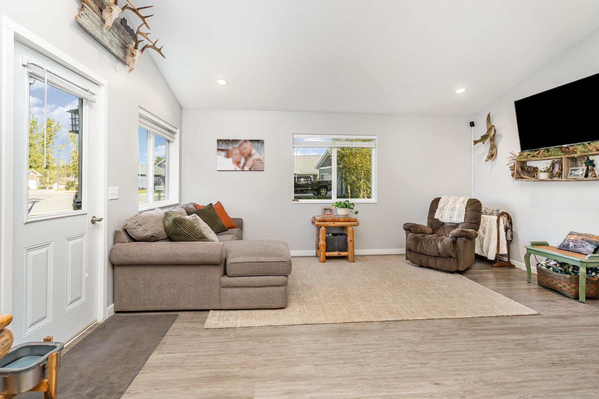 233 Lakeview Court