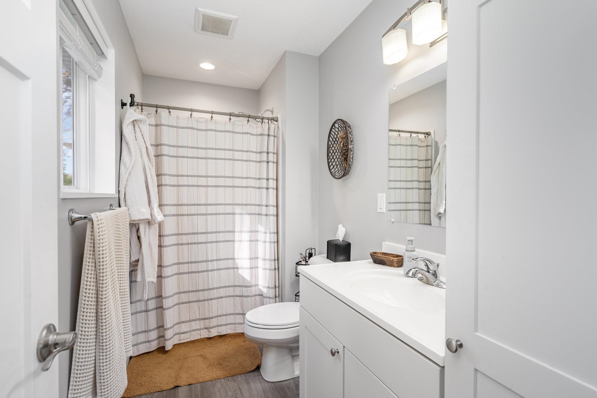 233 Lakeview Court