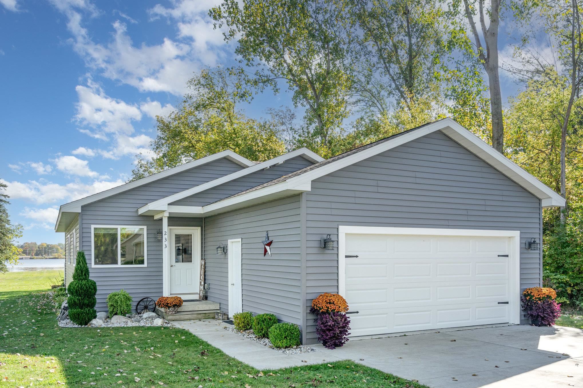 233 Lakeview Court