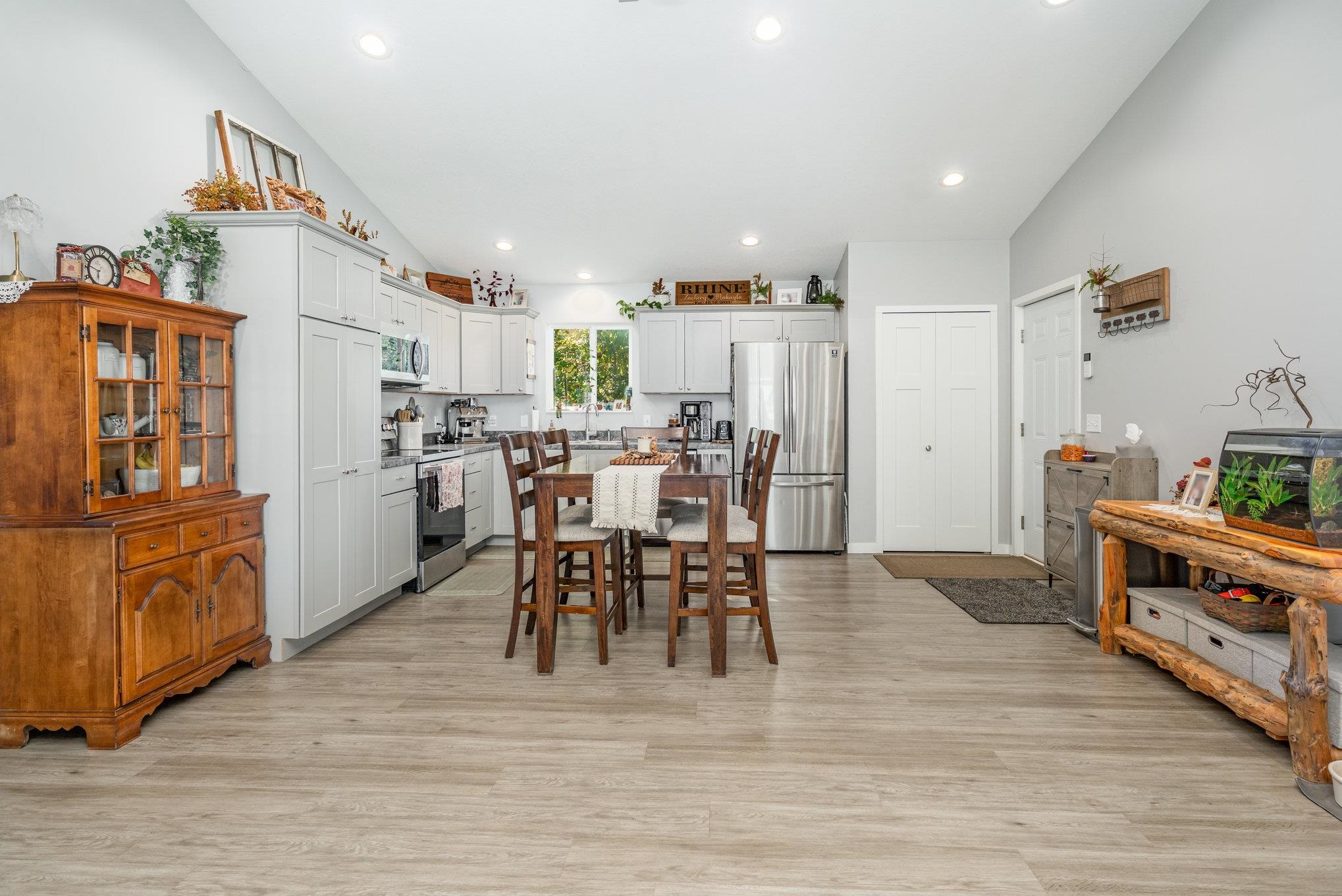 233 Lakeview Court