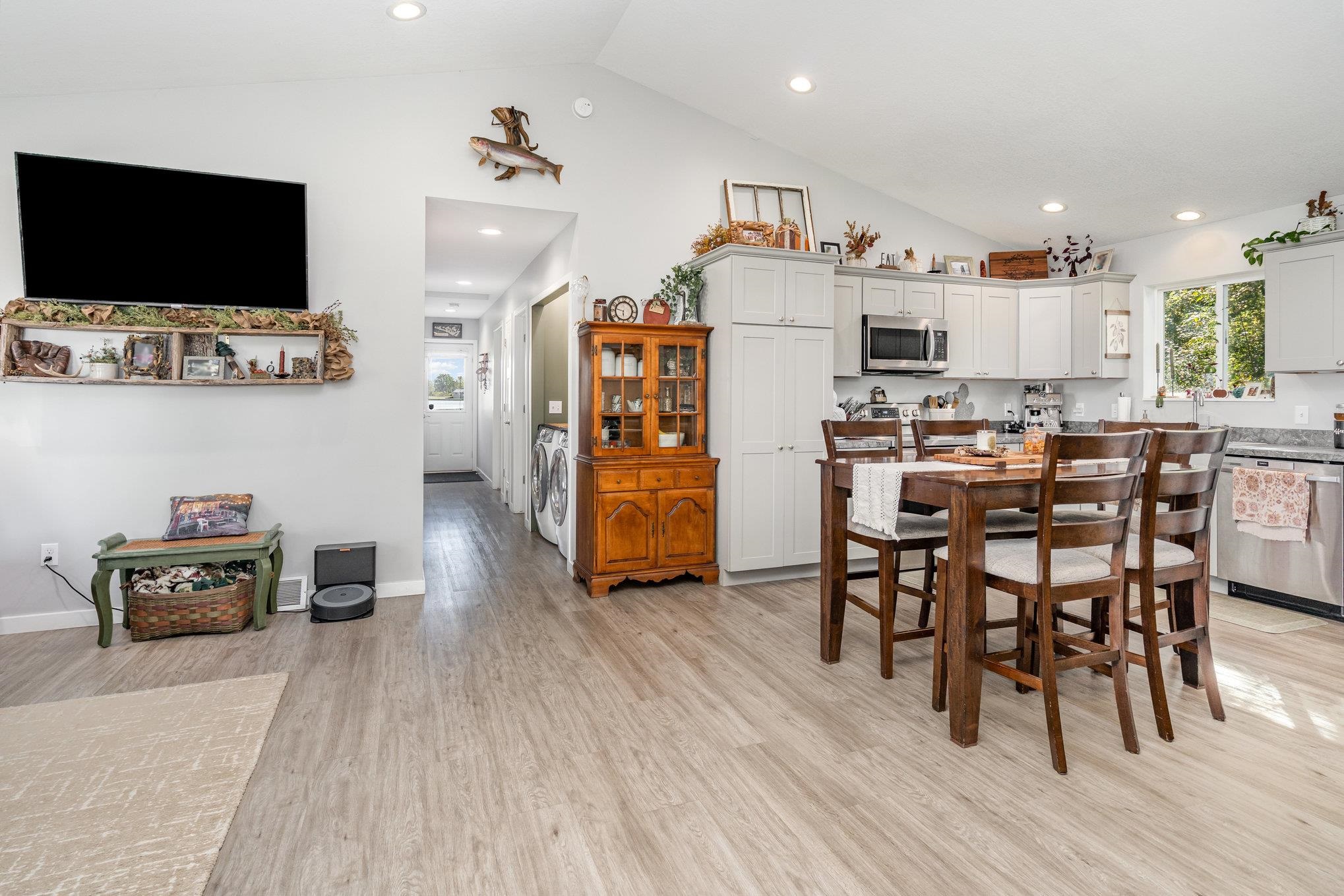 233 Lakeview Court