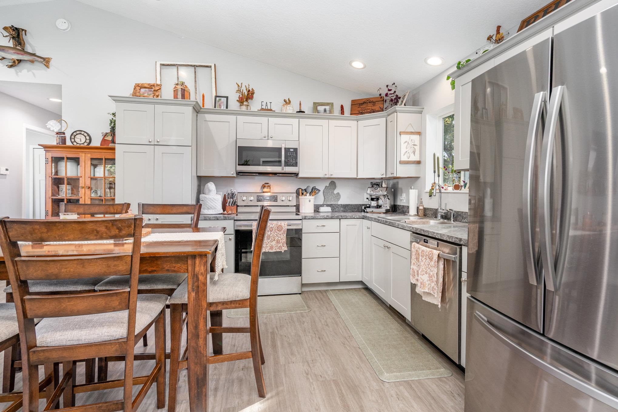 233 Lakeview Court