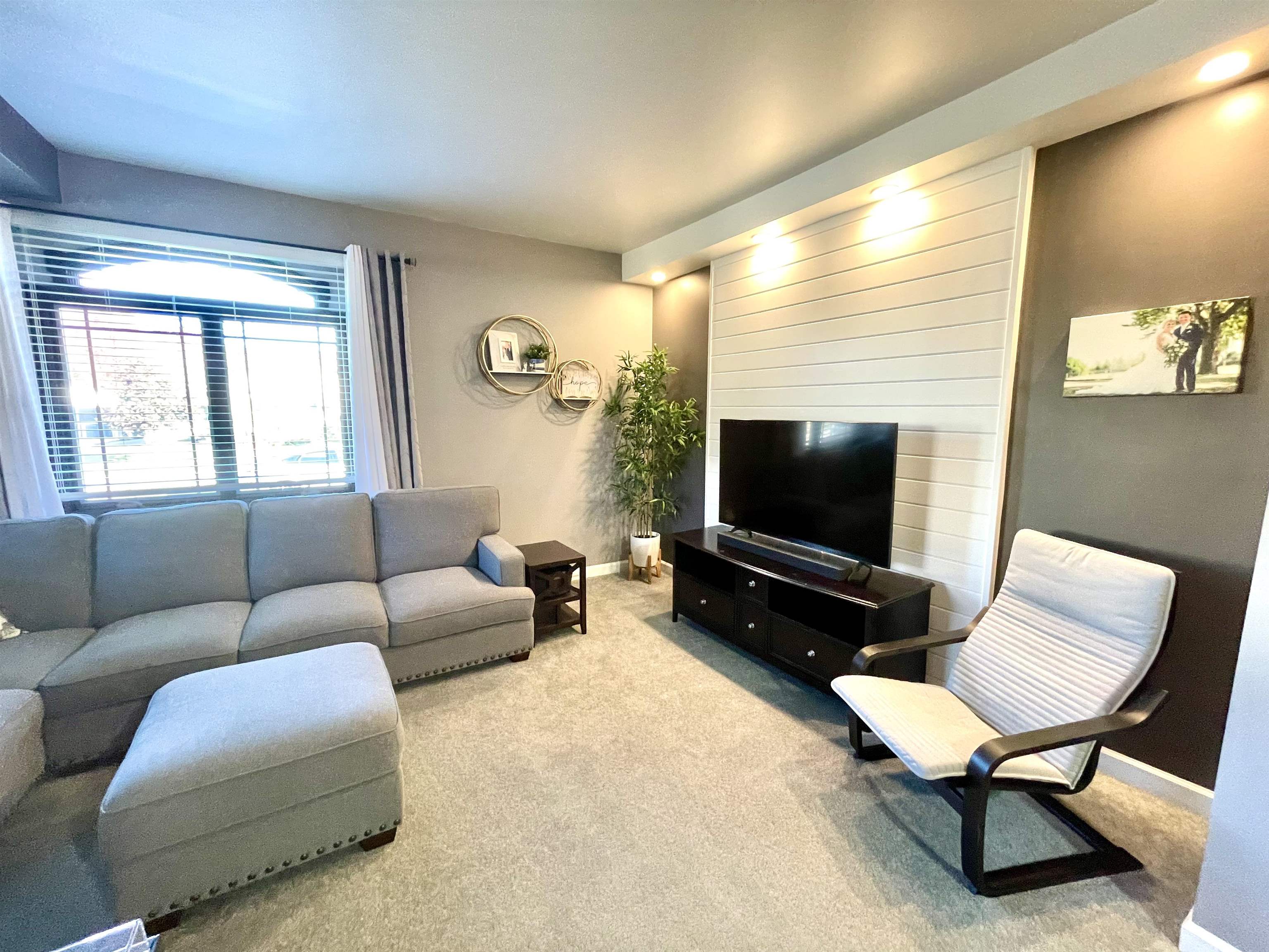 312 S Barclay Street