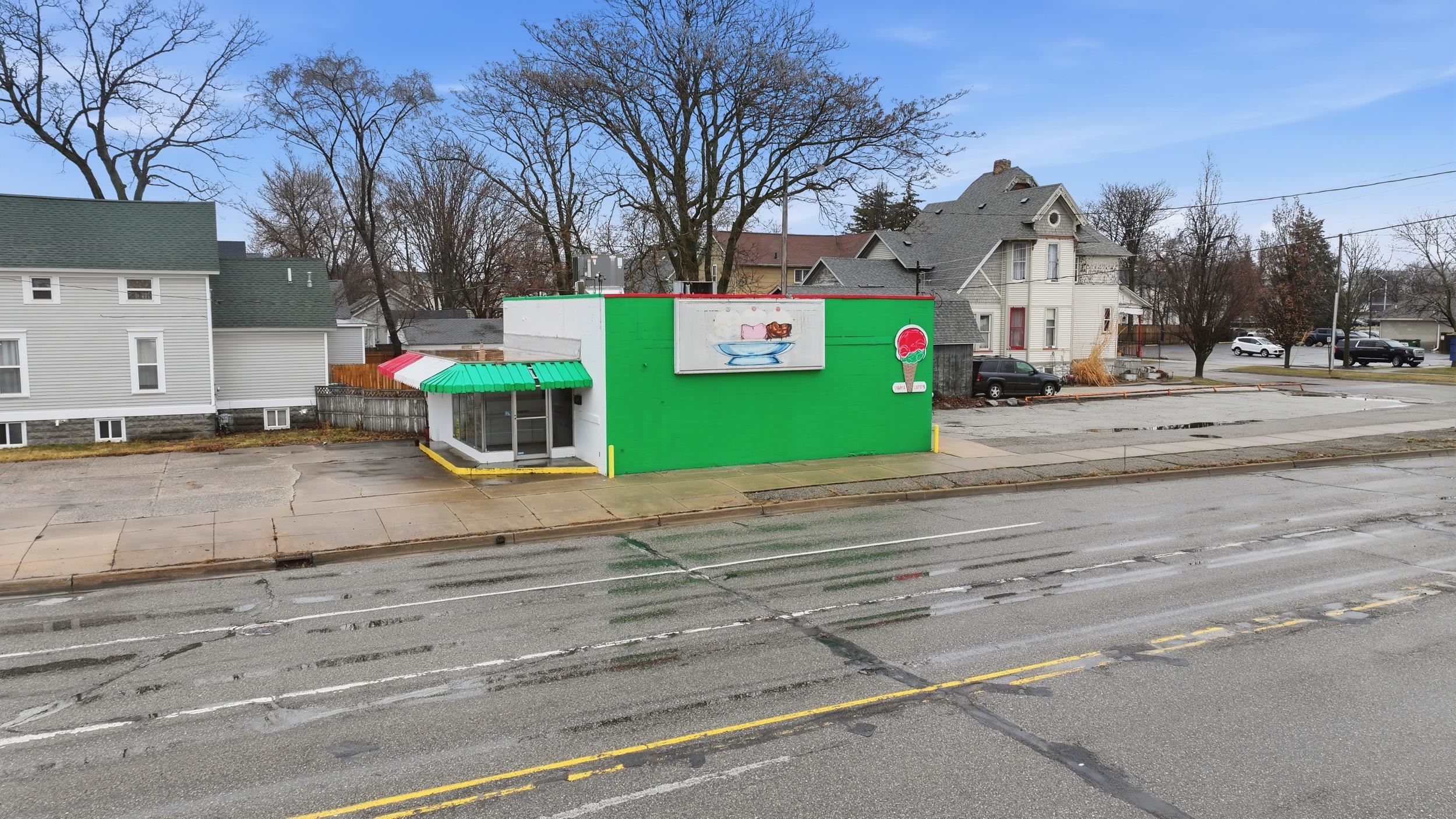 200 N Henry Street Unit: 201 N Linn