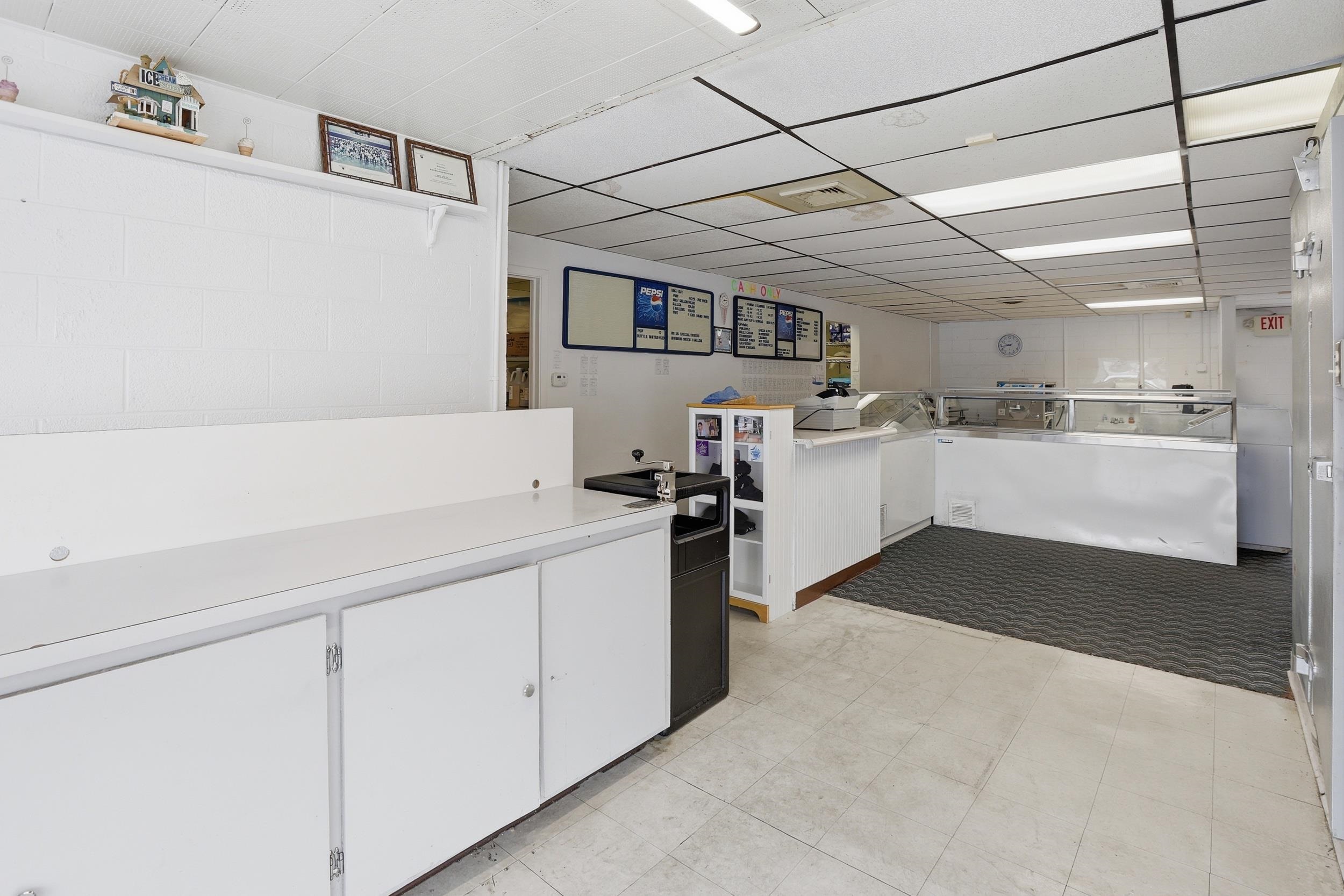 200 N Henry Street Unit: 201 N Linn