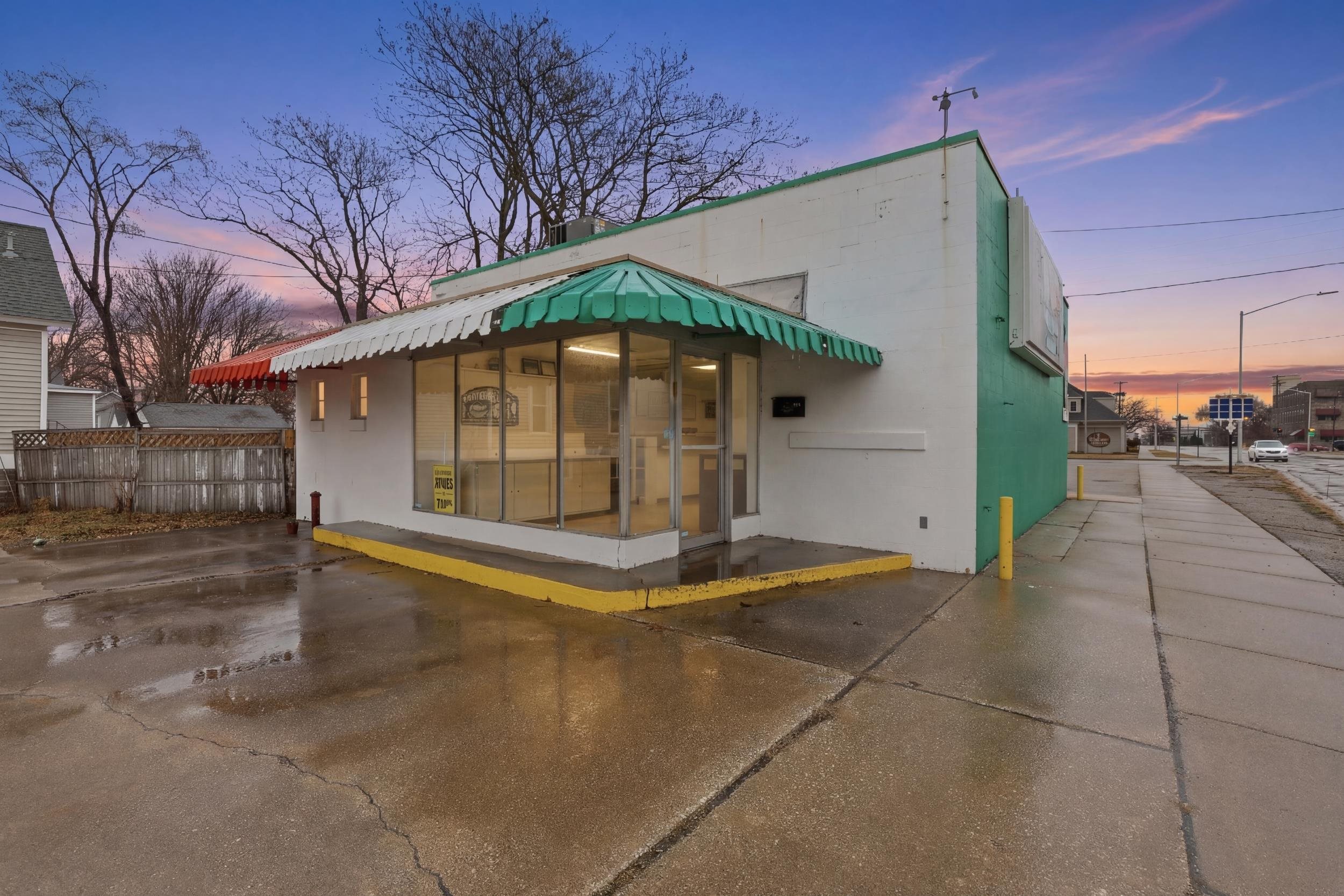 200 N Henry Street Unit: 201 N Linn